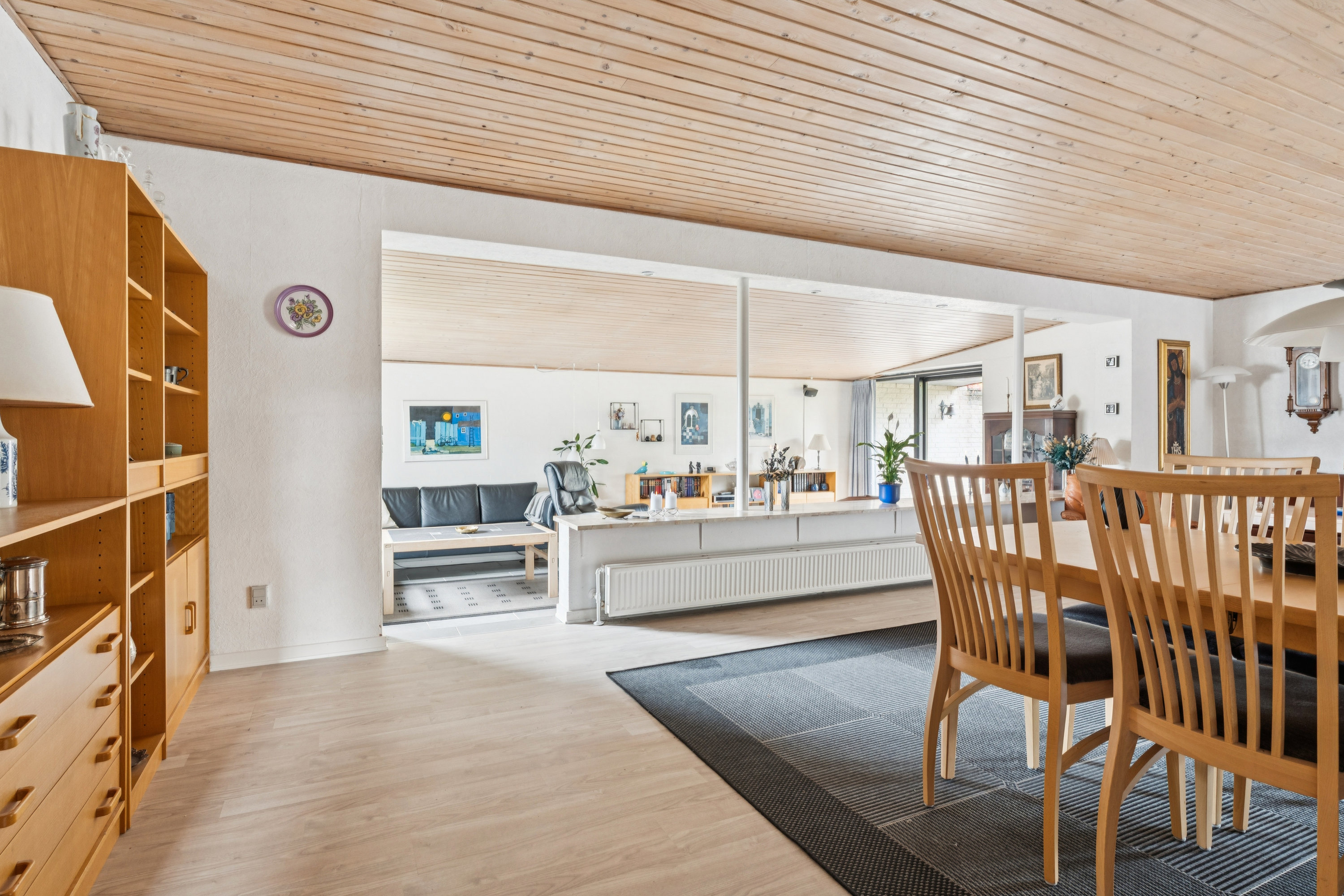 Fremhævet stue billede i fuldskærmstilstand. Billede af Hans Egedes Vej 9, Gug, 9210 Aalborg SØ