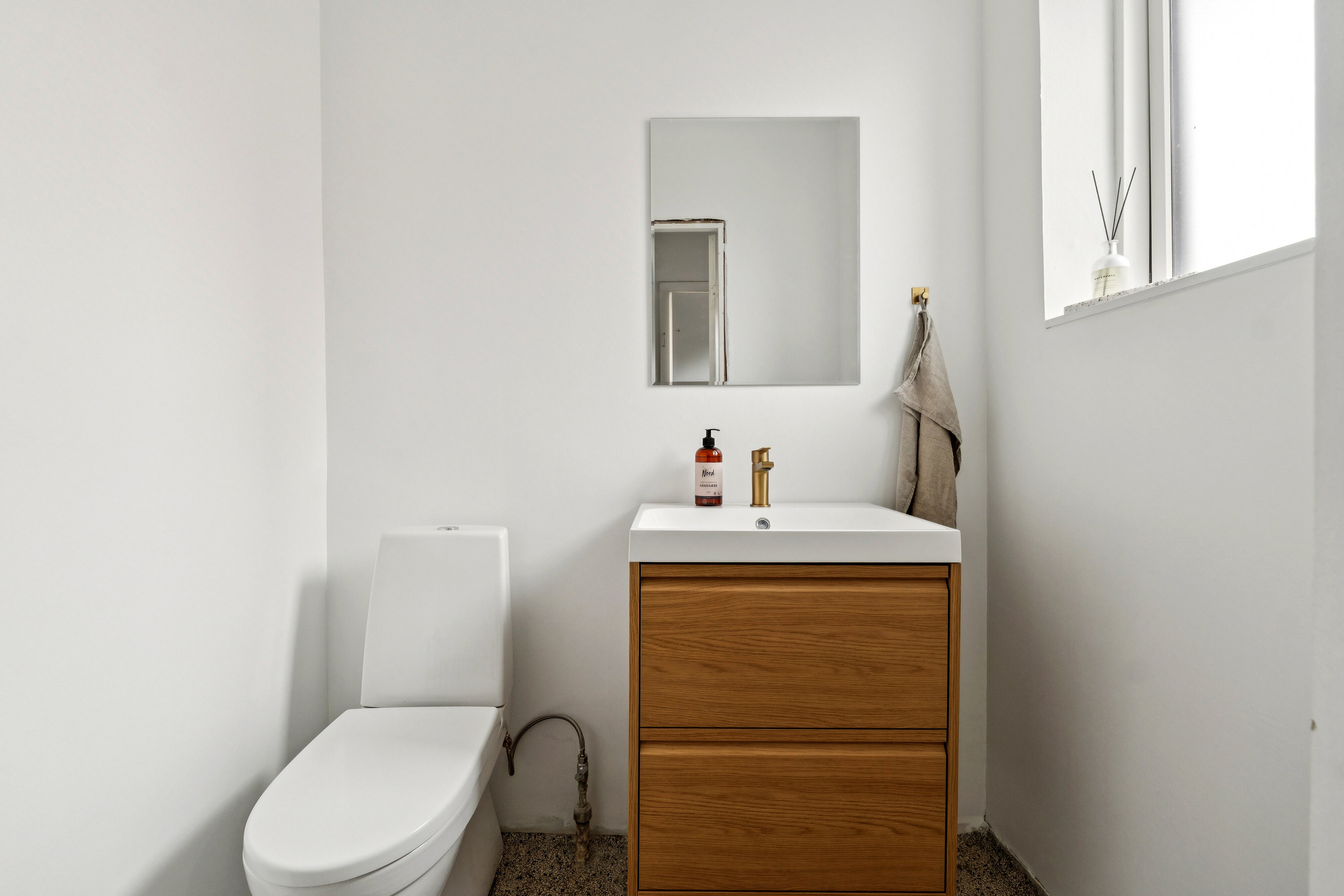 Fremhævet toilet billede i fuldskærmstilstand. Billede af Kærmark 53, 2650 Hvidovre