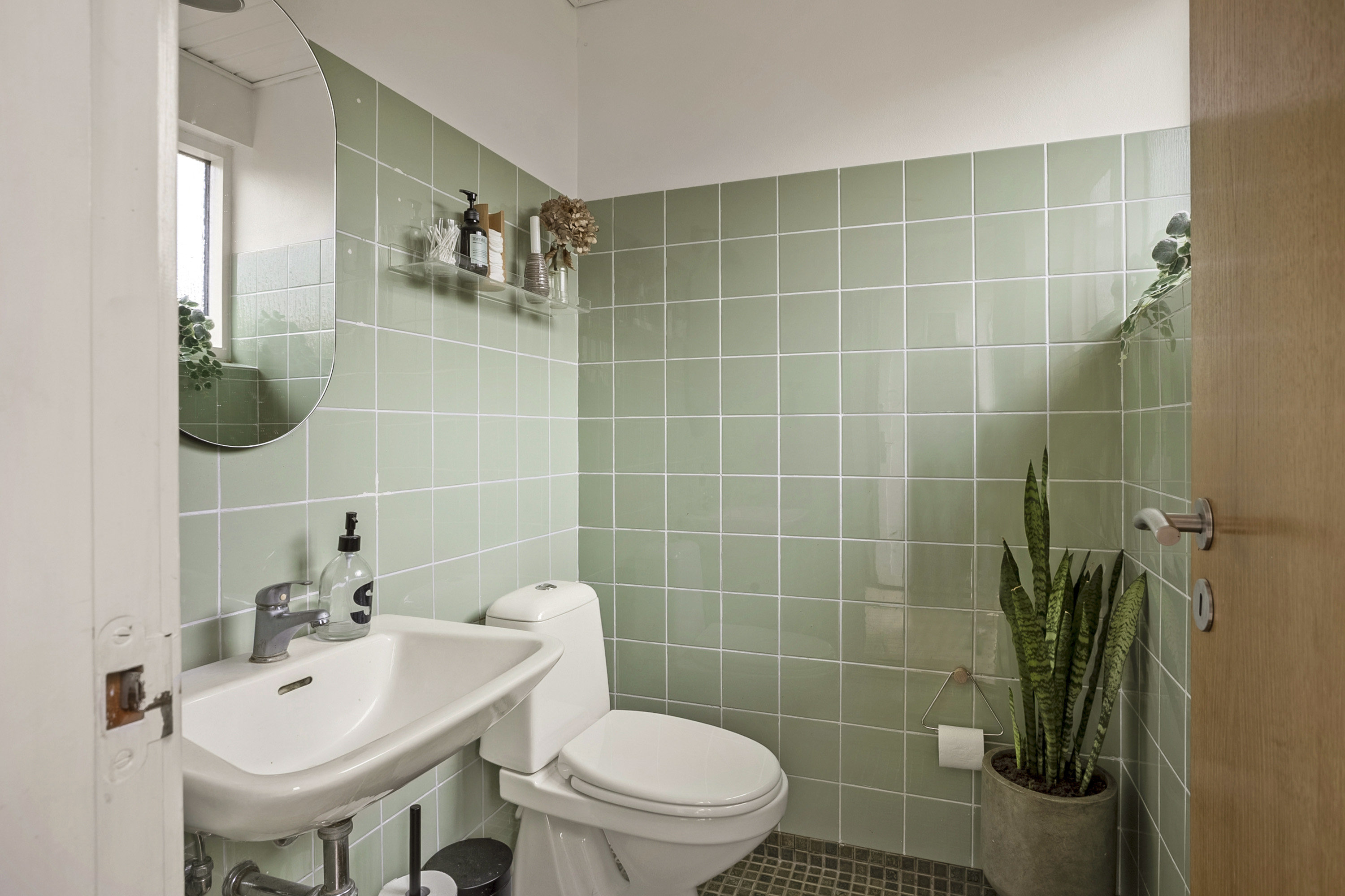 Fremhævet toilet billede i fuldskærmstilstand. Billede af Starup Højvænge 8, Starup, 6100 Haderslev