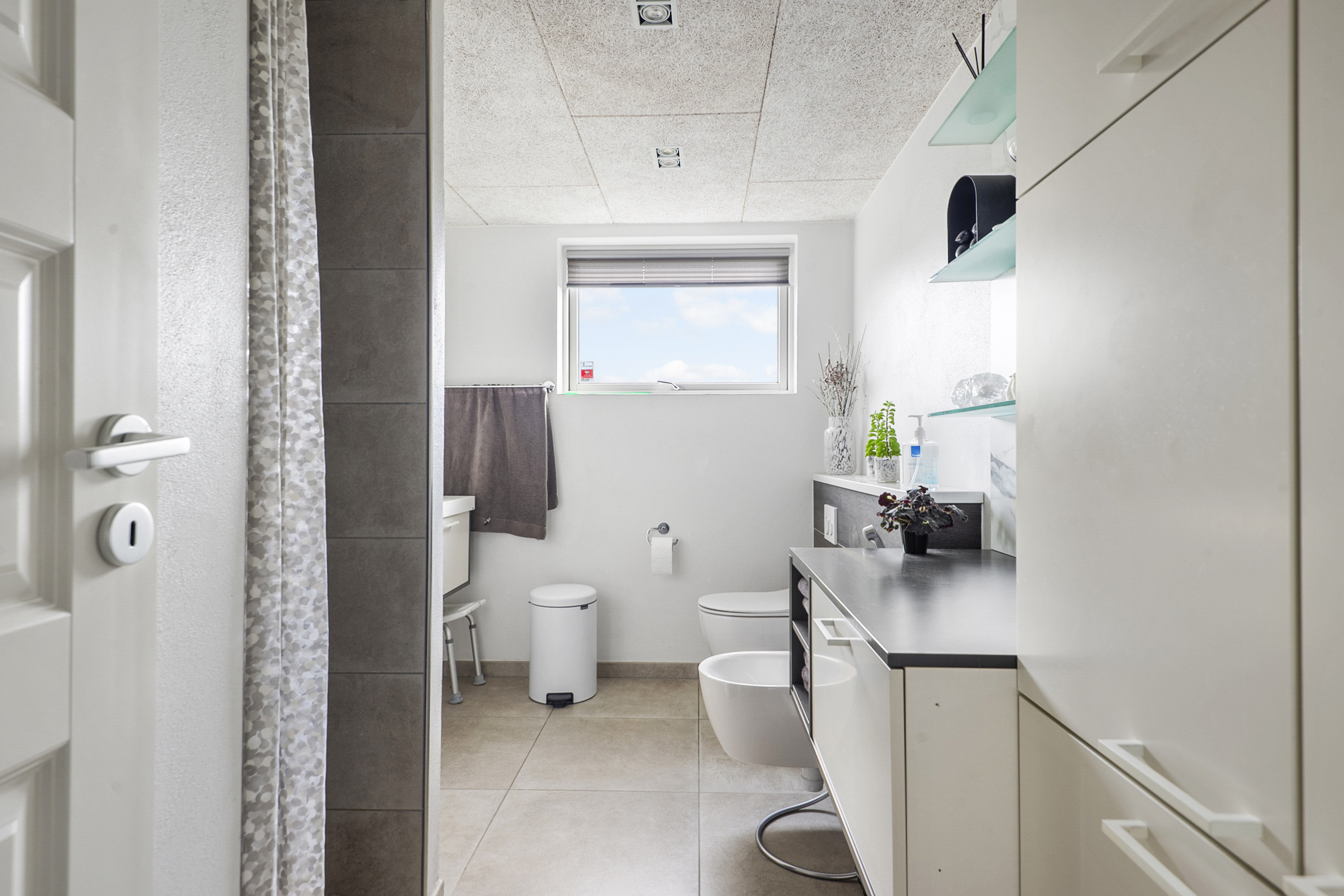 Fremhævet toilet billede i fuldskærmstilstand. Billede af Umanakvej 65, 6715 Esbjerg N