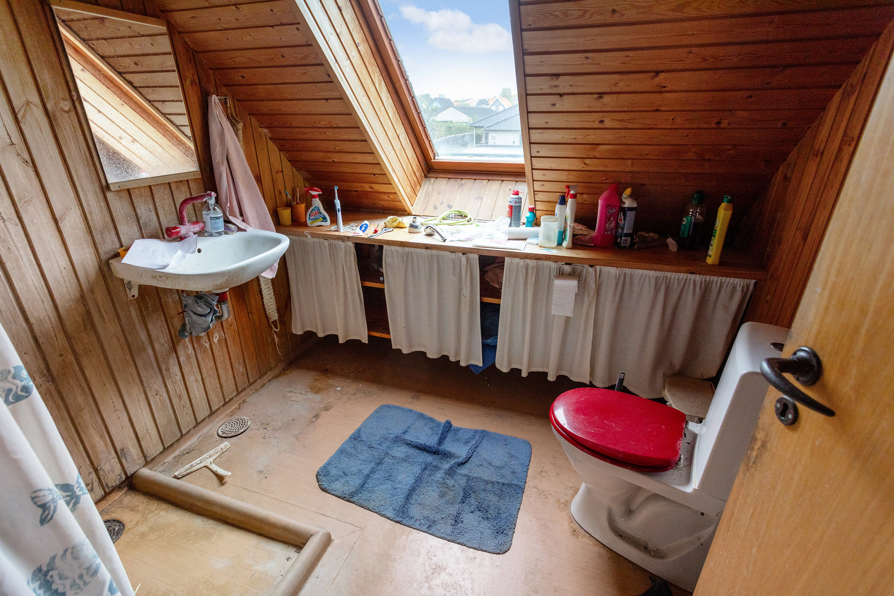 Fremhævet toilet billede i fuldskærmstilstand. Billede af Dyrehegnet 33, 2740 Skovlunde