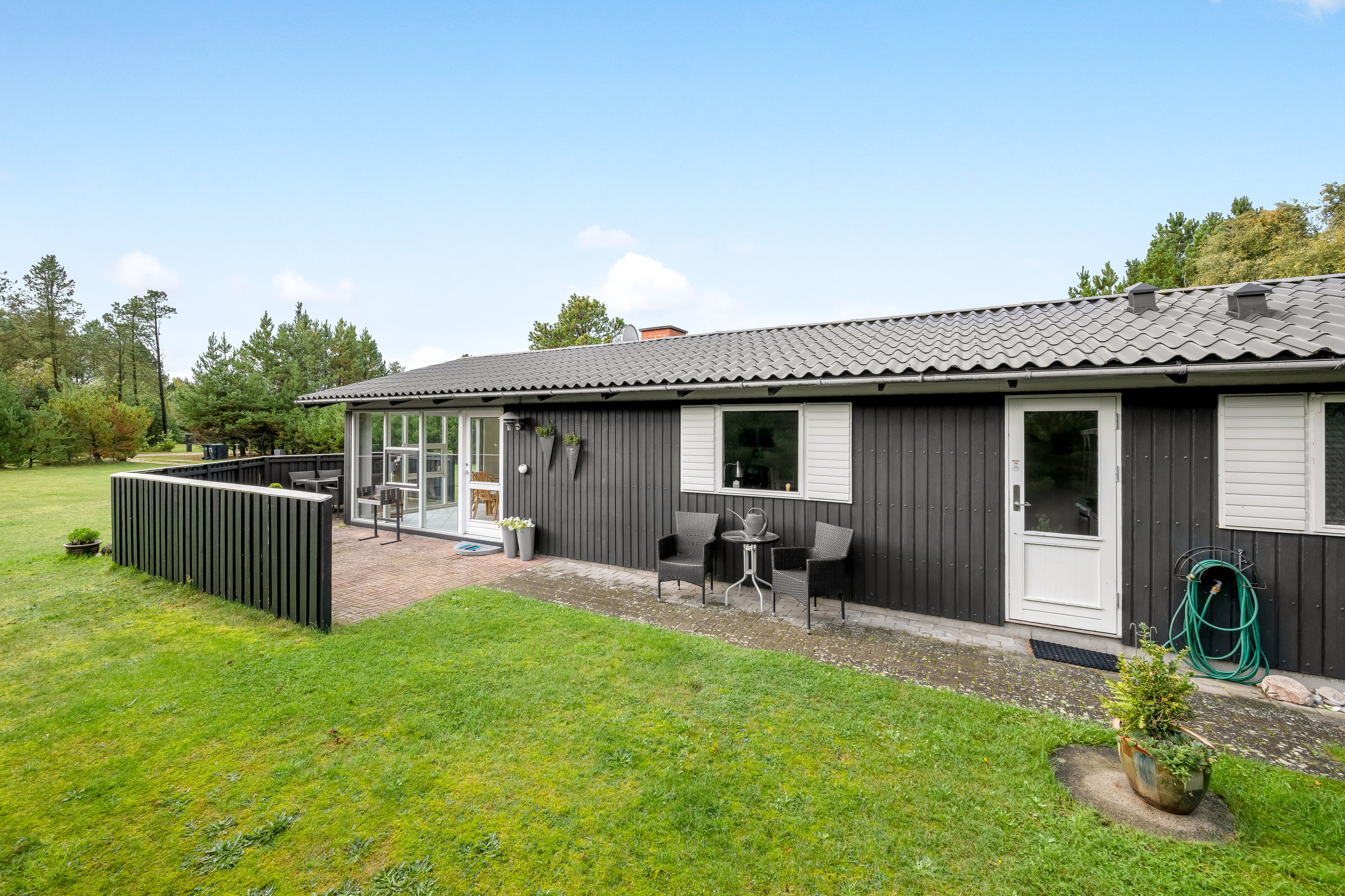 Fremhævet facade billede i fuldskærmstilstand. Billede af Hans Hansensvej 66, Lønne, 6830 Nørre Nebel