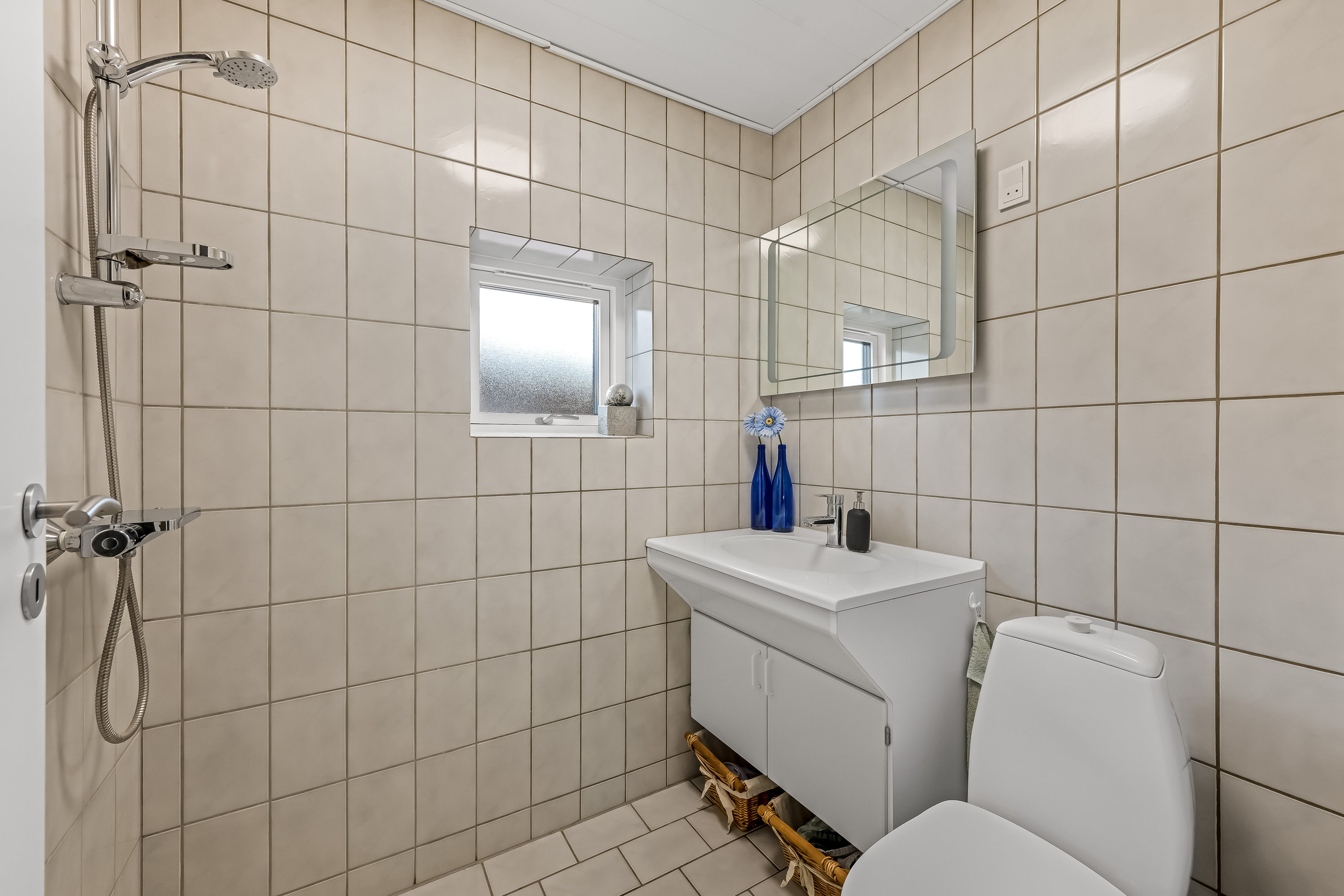 Fremhævet toilet billede i fuldskærmstilstand. Billede af Spangager 32, 6880 Tarm