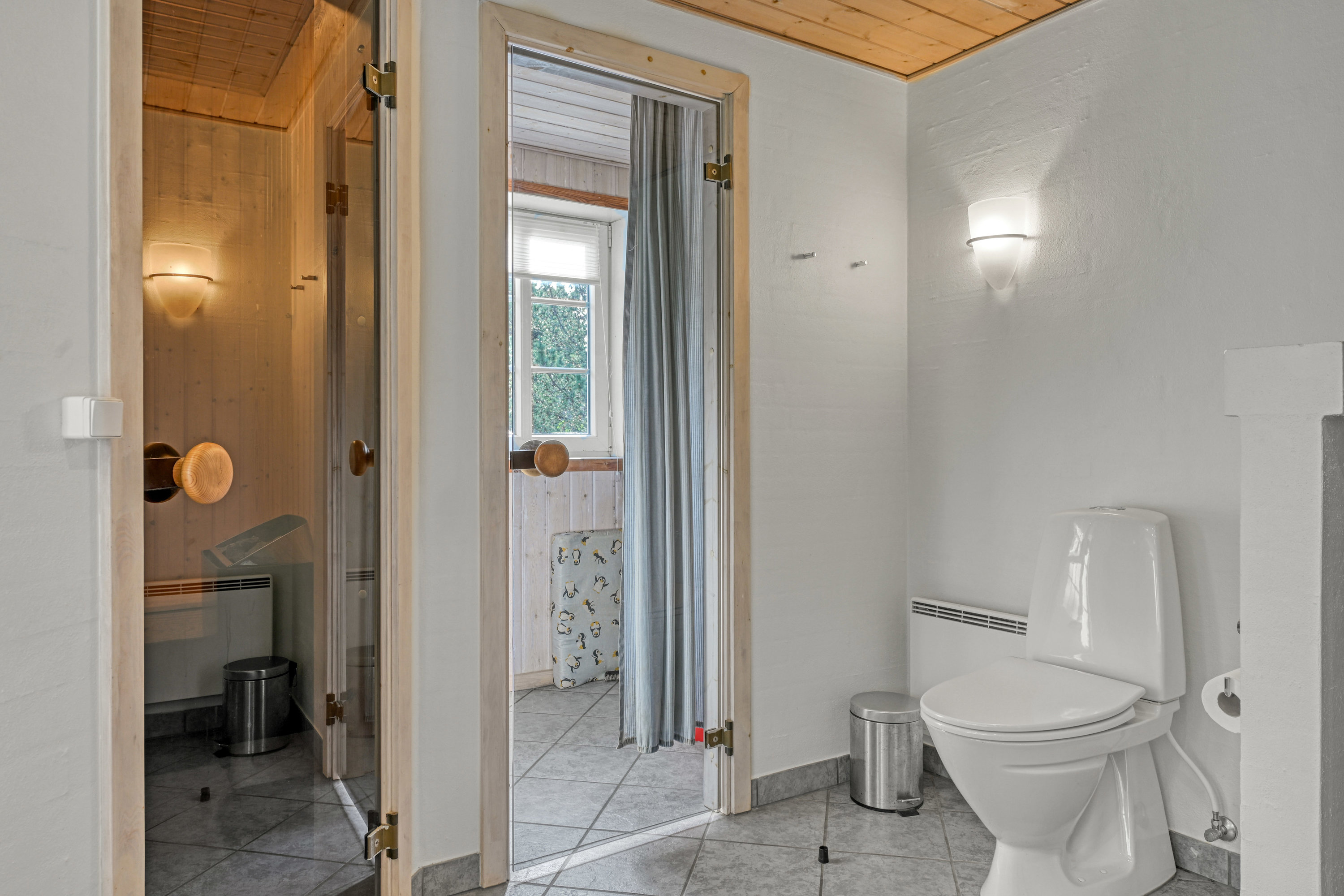 Fremhævet toilet billede i fuldskærmstilstand. Billede af Søren Lassens Vænge 1, 6857 Blåvand