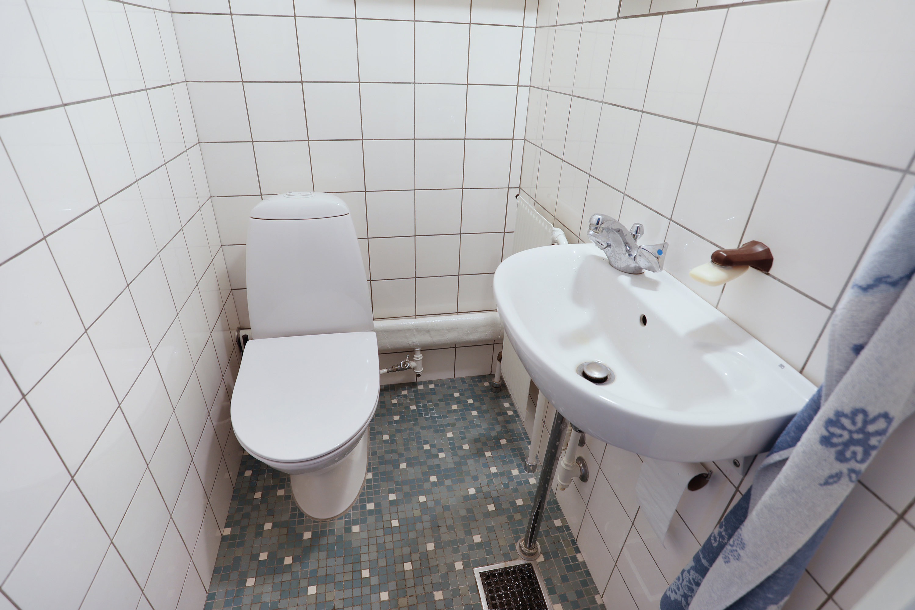 Fremhævet toilet billede i fuldskærmstilstand. Billede af Kløvertoften 7, 2740 Skovlunde