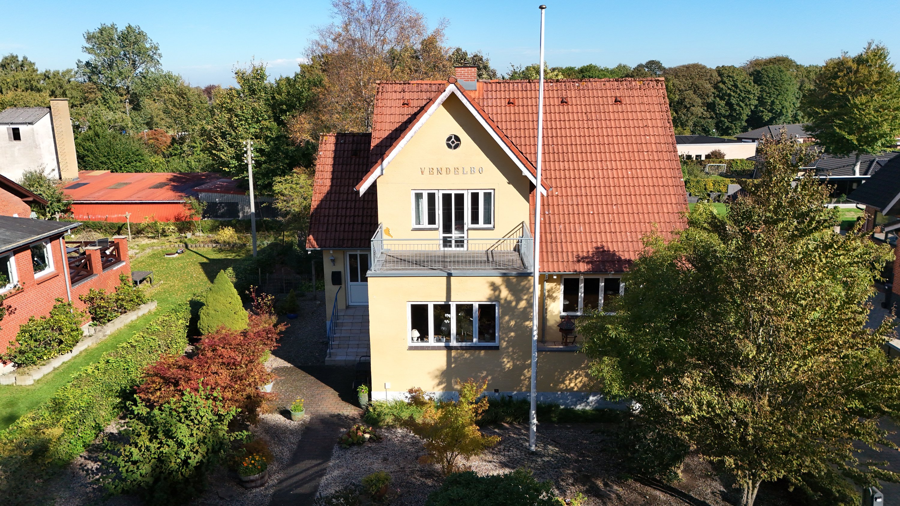 Fremhævet drone billede i fuldskærmstilstand. Billede af Løgstørvej 64, Hørby, 9500 Hobro