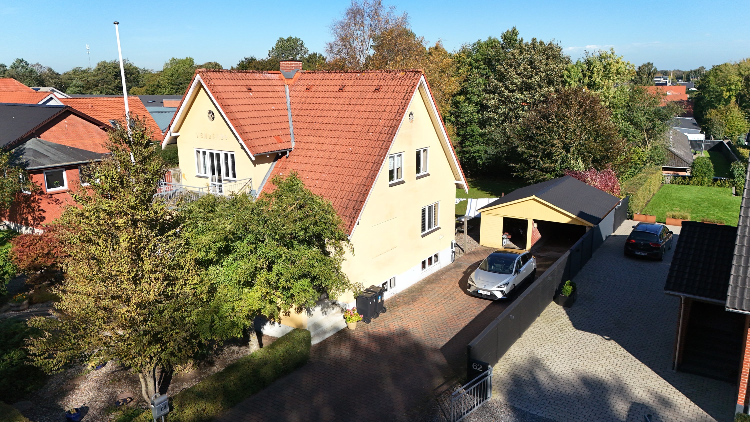 Fremhævet drone billede i fuldskærmstilstand. Billede af Løgstørvej 64, Hørby, 9500 Hobro