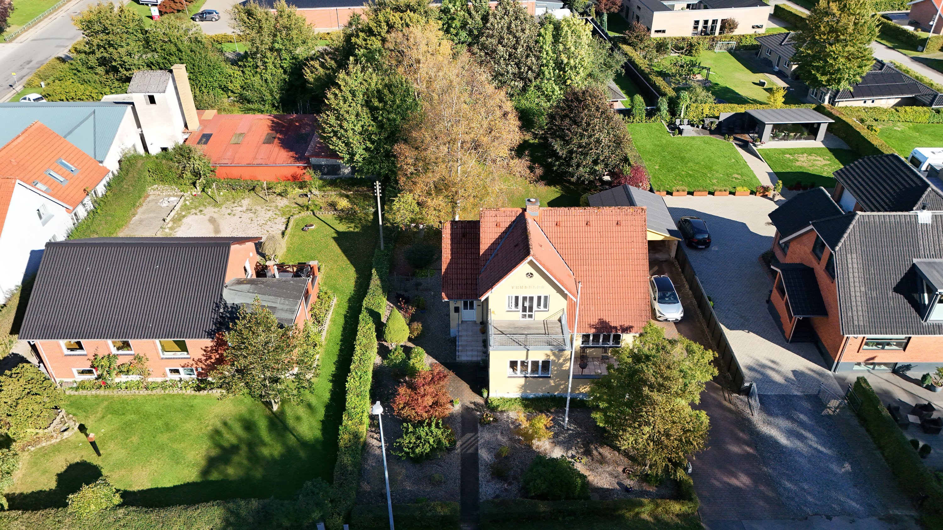 Fremhævet drone billede i fuldskærmstilstand. Billede af Løgstørvej 64, Hørby, 9500 Hobro