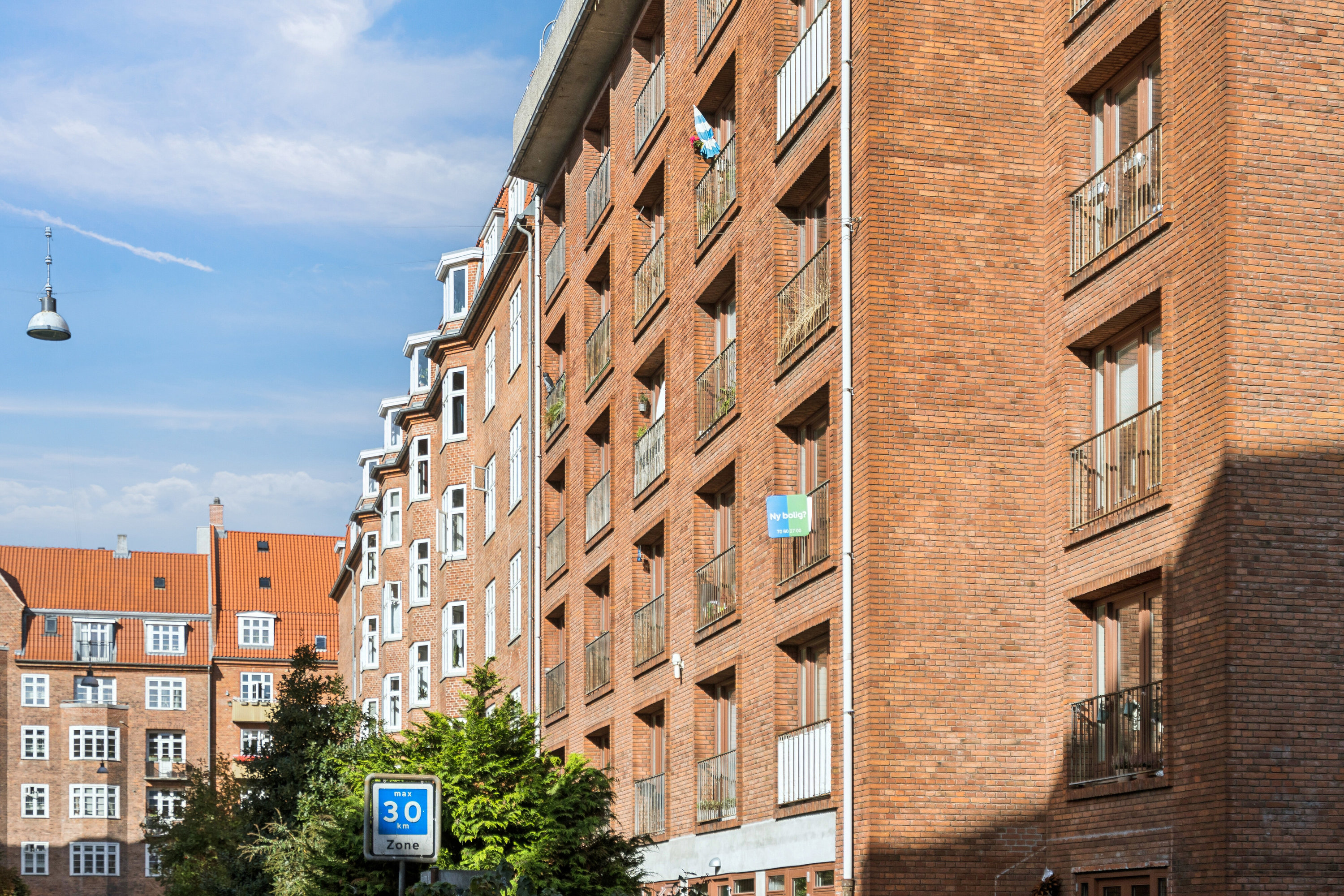 Fremhævet set fra vejen billede i fuldskærmstilstand. Billede af Norgesgade 10, 2. 2., 2300 København S