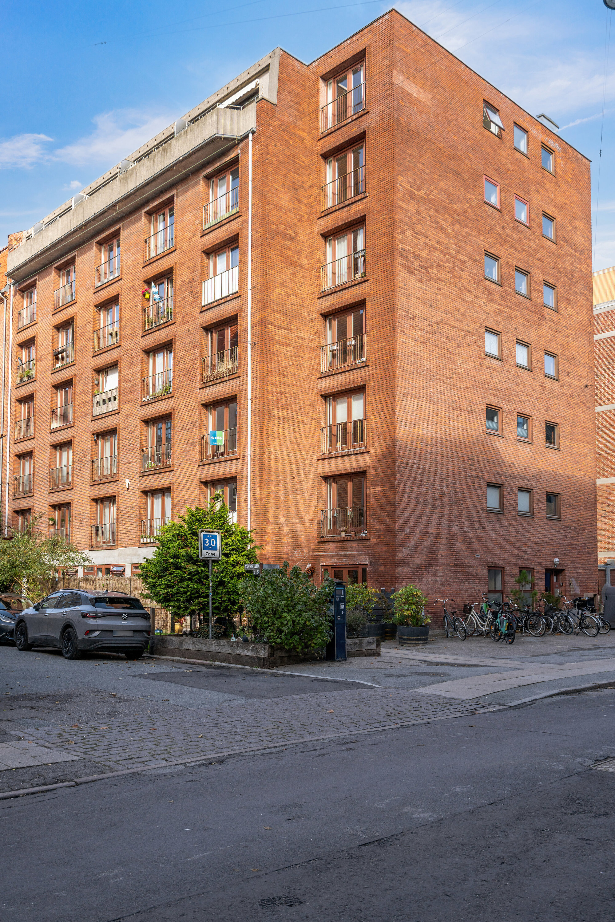 Fremhævet set fra vejen billede i fuldskærmstilstand. Billede af Norgesgade 10, 2. 2., 2300 København S