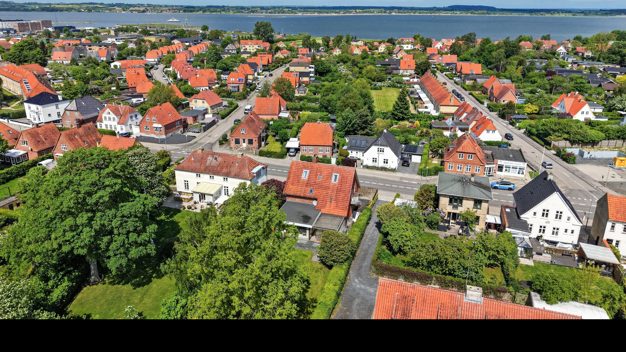 Fremhævet luftfoto billede i fuldskærmstilstand. Billede af Munkholmvej 14, 4300 Holbæk