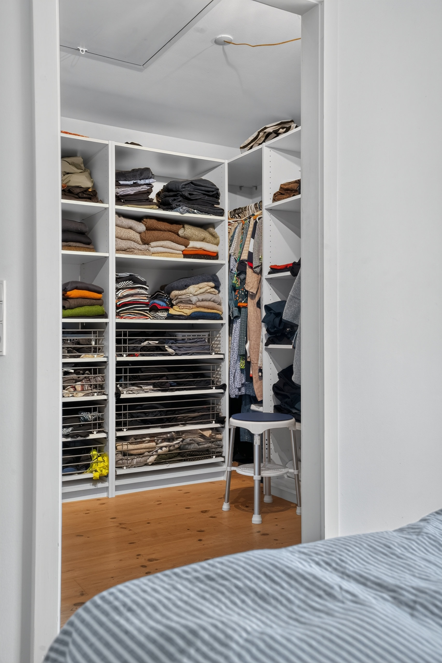 Fremhævet walkin closet billede i fuldskærmstilstand. Billede af Hammershusvej 77, Bårup, 4370 Store Merløse