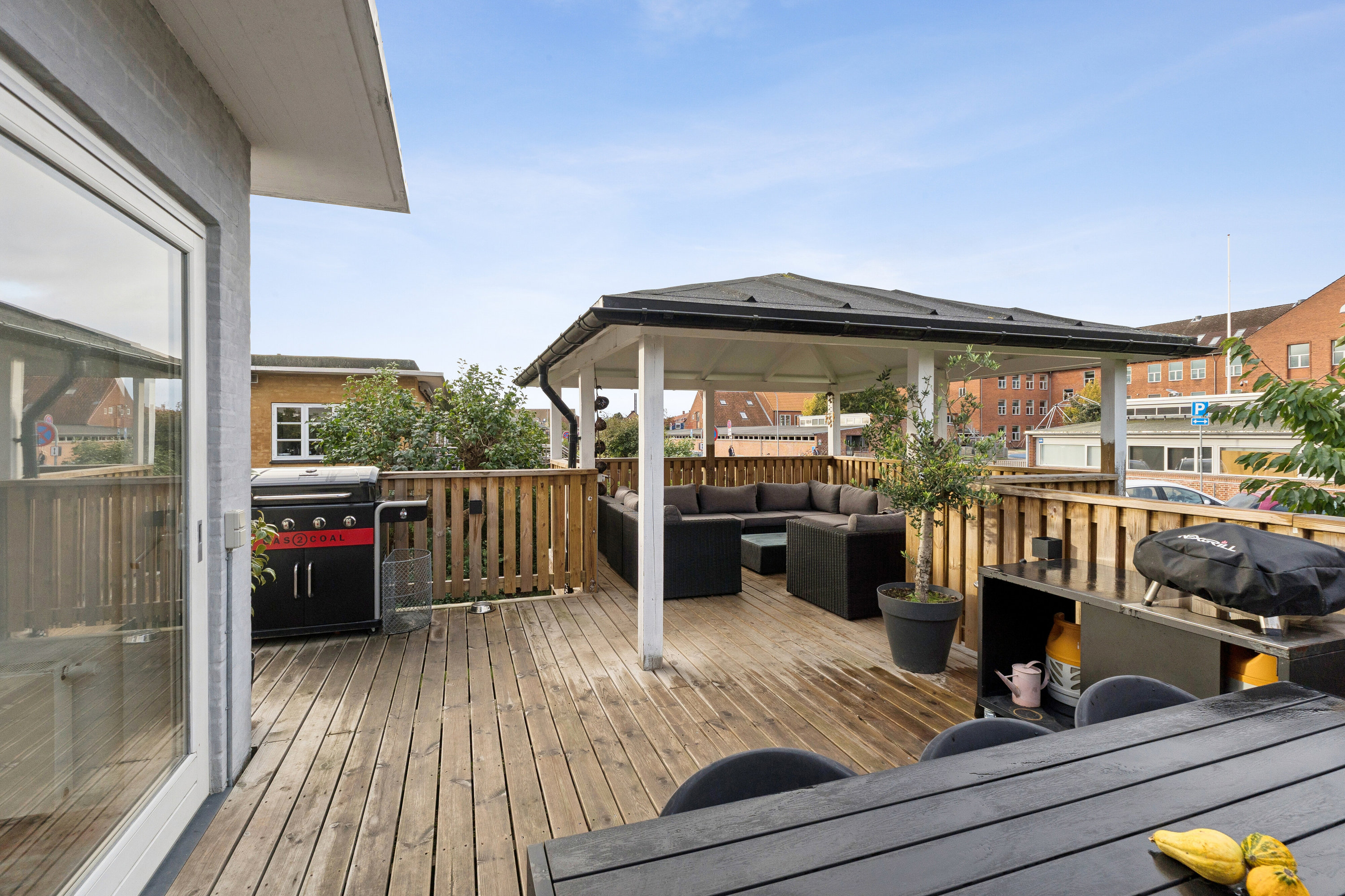 Fremhævet terrasse billede i fuldskærmstilstand. Billede af Plovheldvej 9, 2650 Hvidovre
