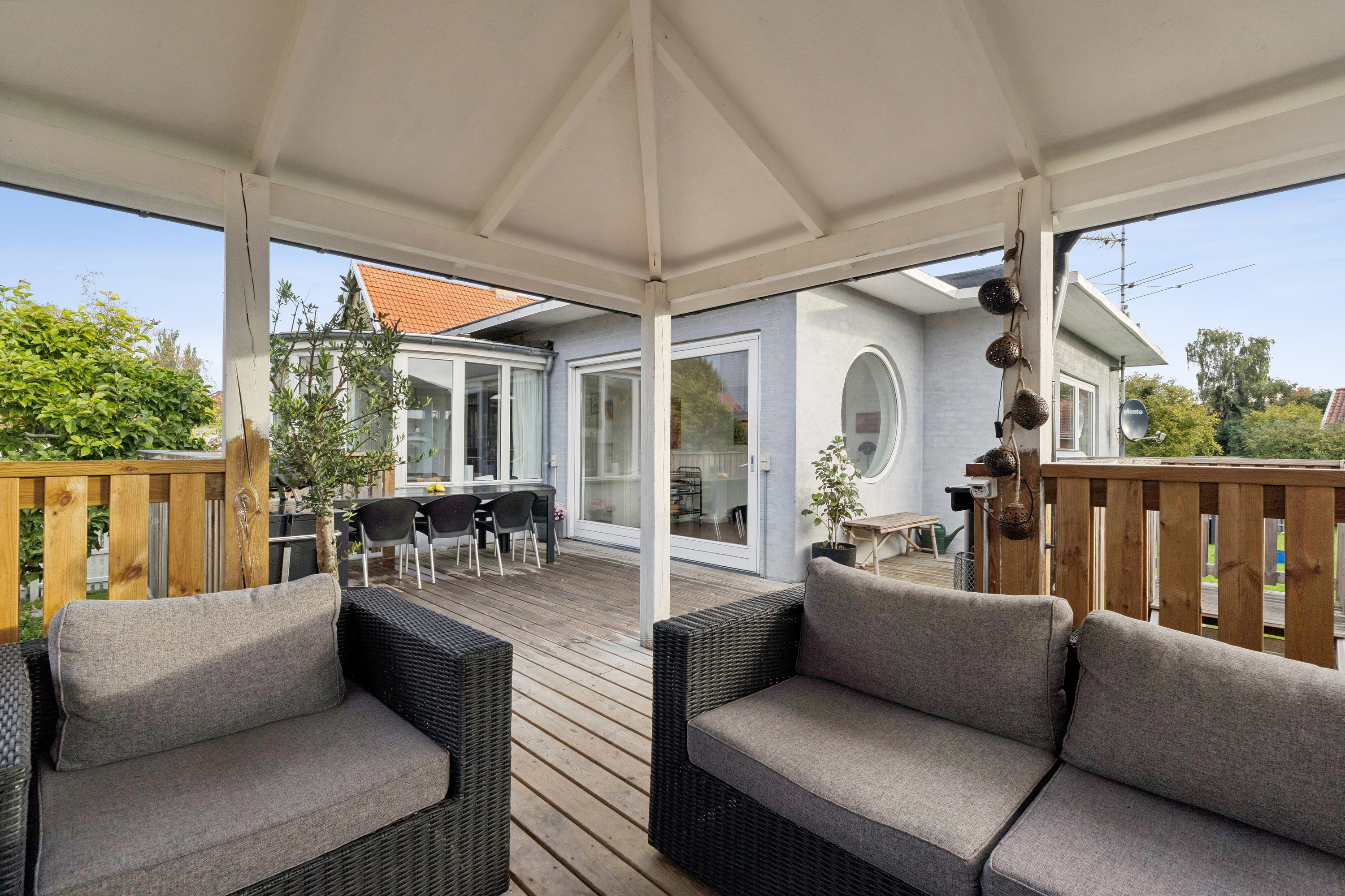Fremhævet terrasse billede i fuldskærmstilstand. Billede af Plovheldvej 9, 2650 Hvidovre