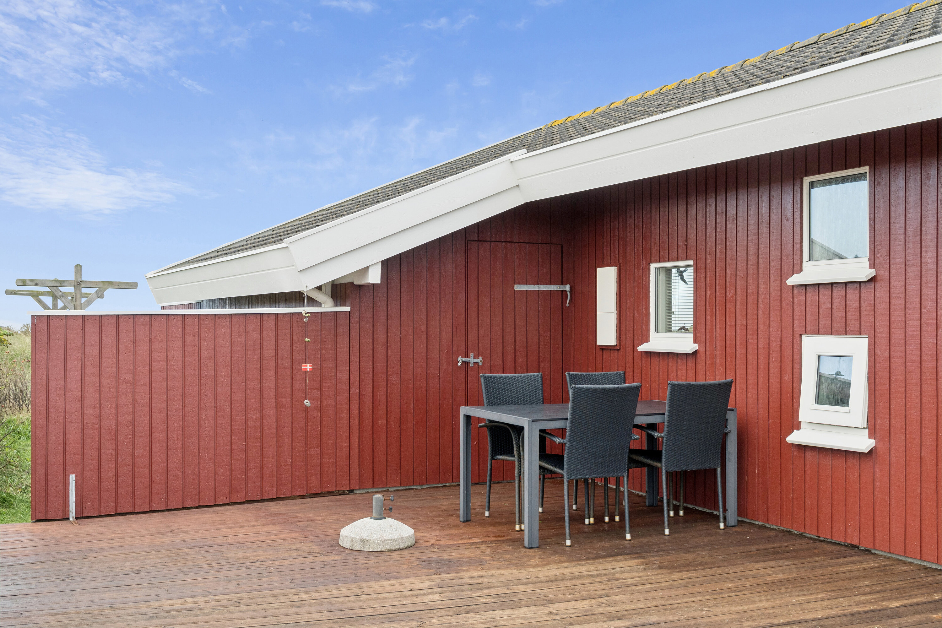 Fremhævet terrasse billede i fuldskærmstilstand. Billede af Klitmarken 13, 9800 Hjørring