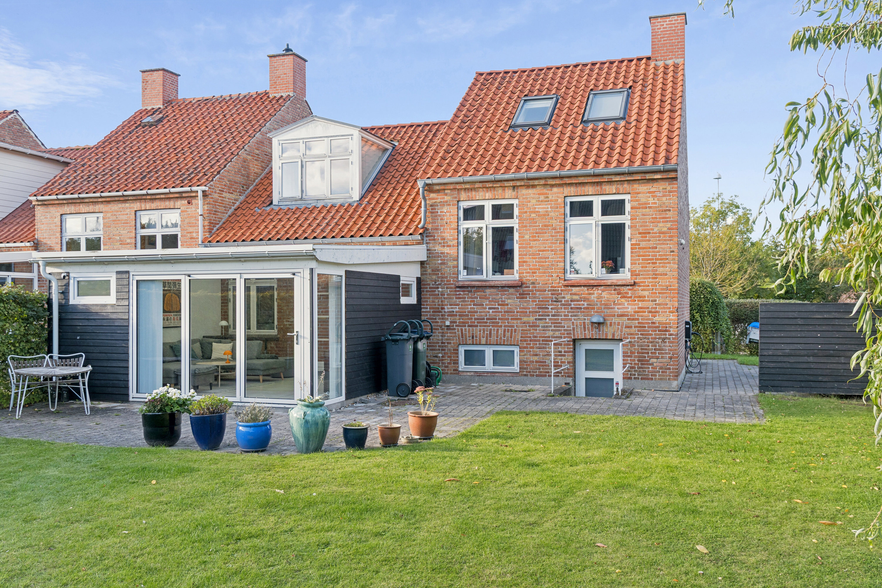 Fremhævet set fra haven billede i fuldskærmstilstand. Billede af Kløverprisvej 15, 2650 Hvidovre