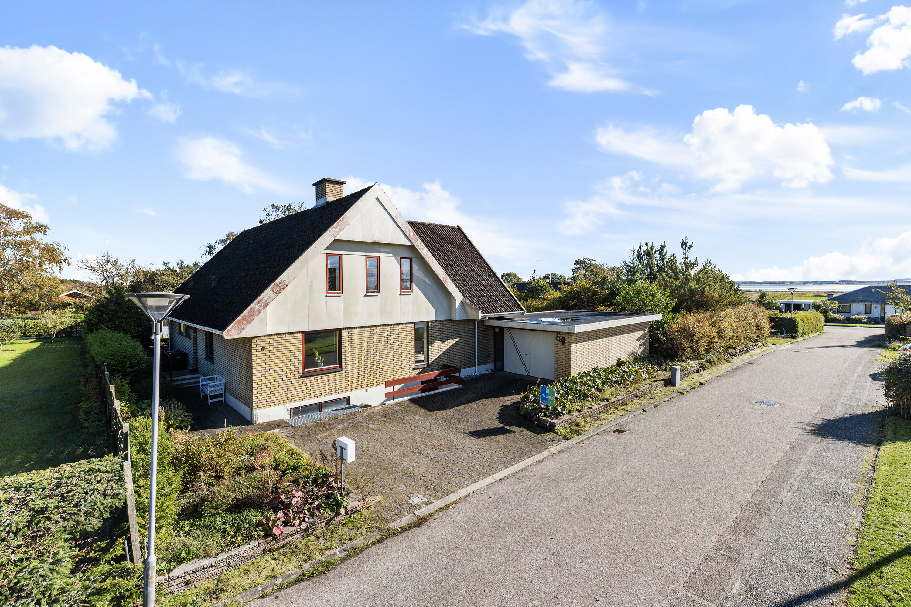 Fremhævet facade billede i fuldskærmstilstand. Billede af Nålevænget 4-6, Gjøl, 9440 Aabybro