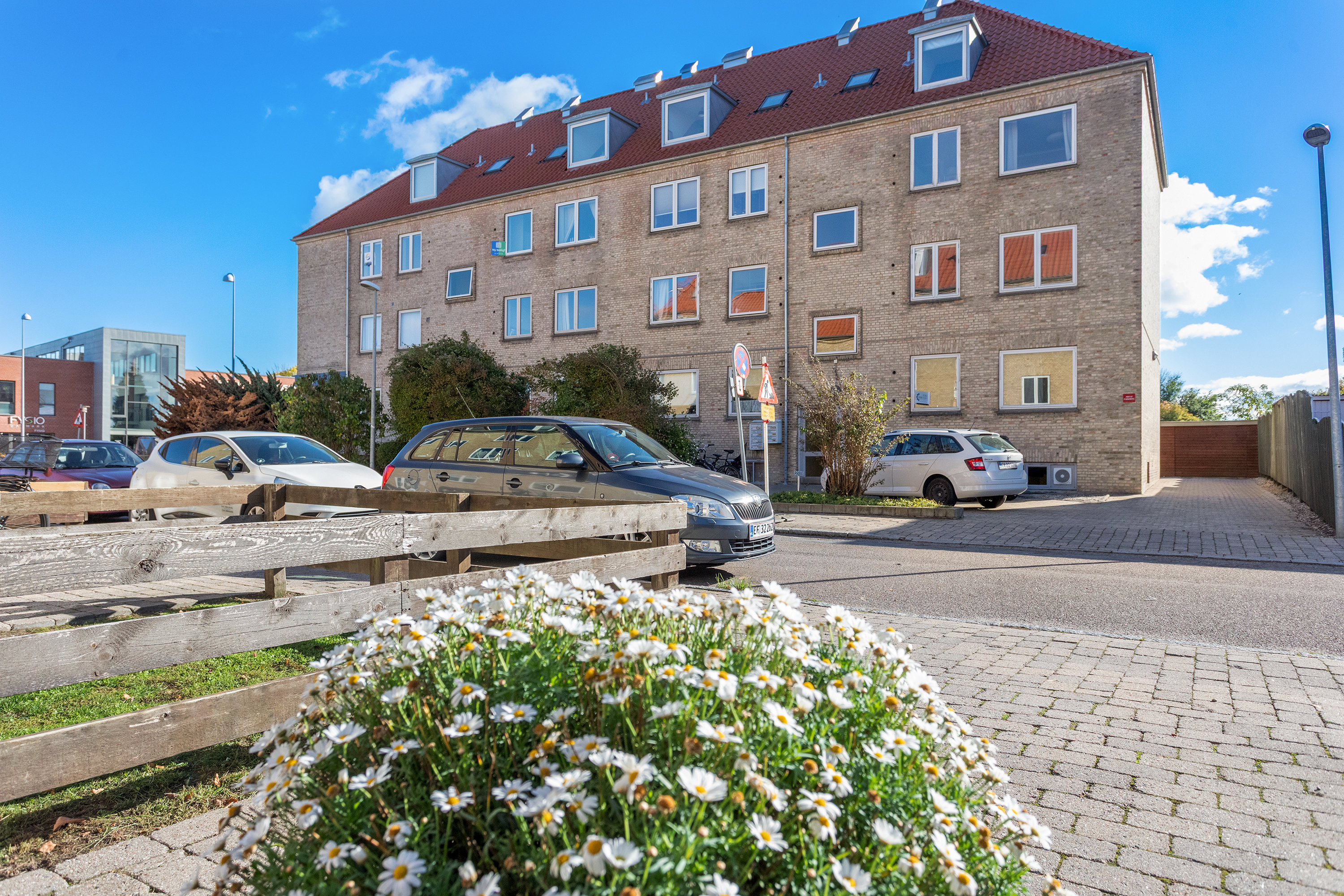 Fremhævet facade billede i fuldskærmstilstand. Billede af Teglkåsvej 1, 2. th., 2770 Kastrup