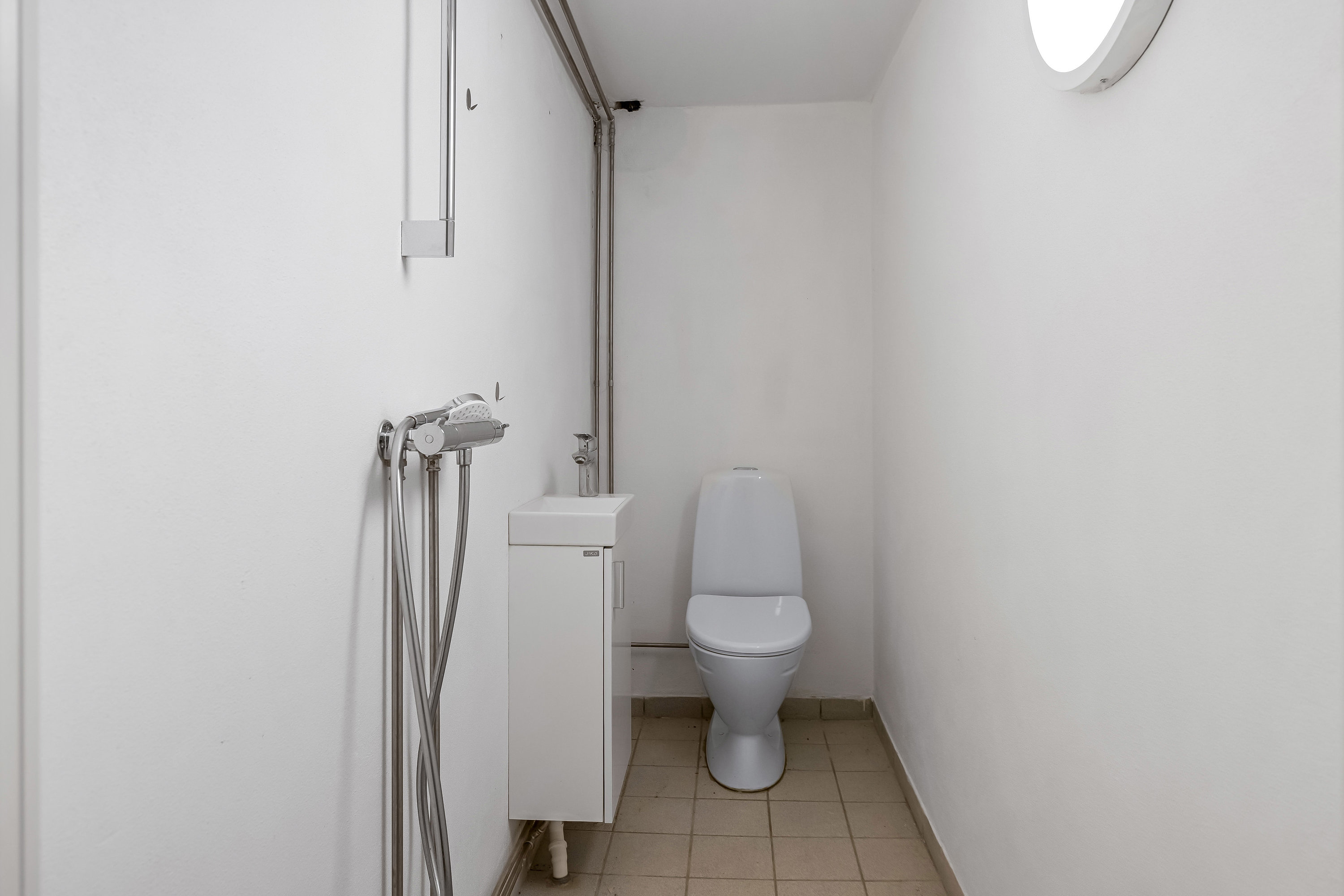 Fremhævet toilet billede i fuldskærmstilstand. Billede af Lenders Alle 3, 6700 Esbjerg