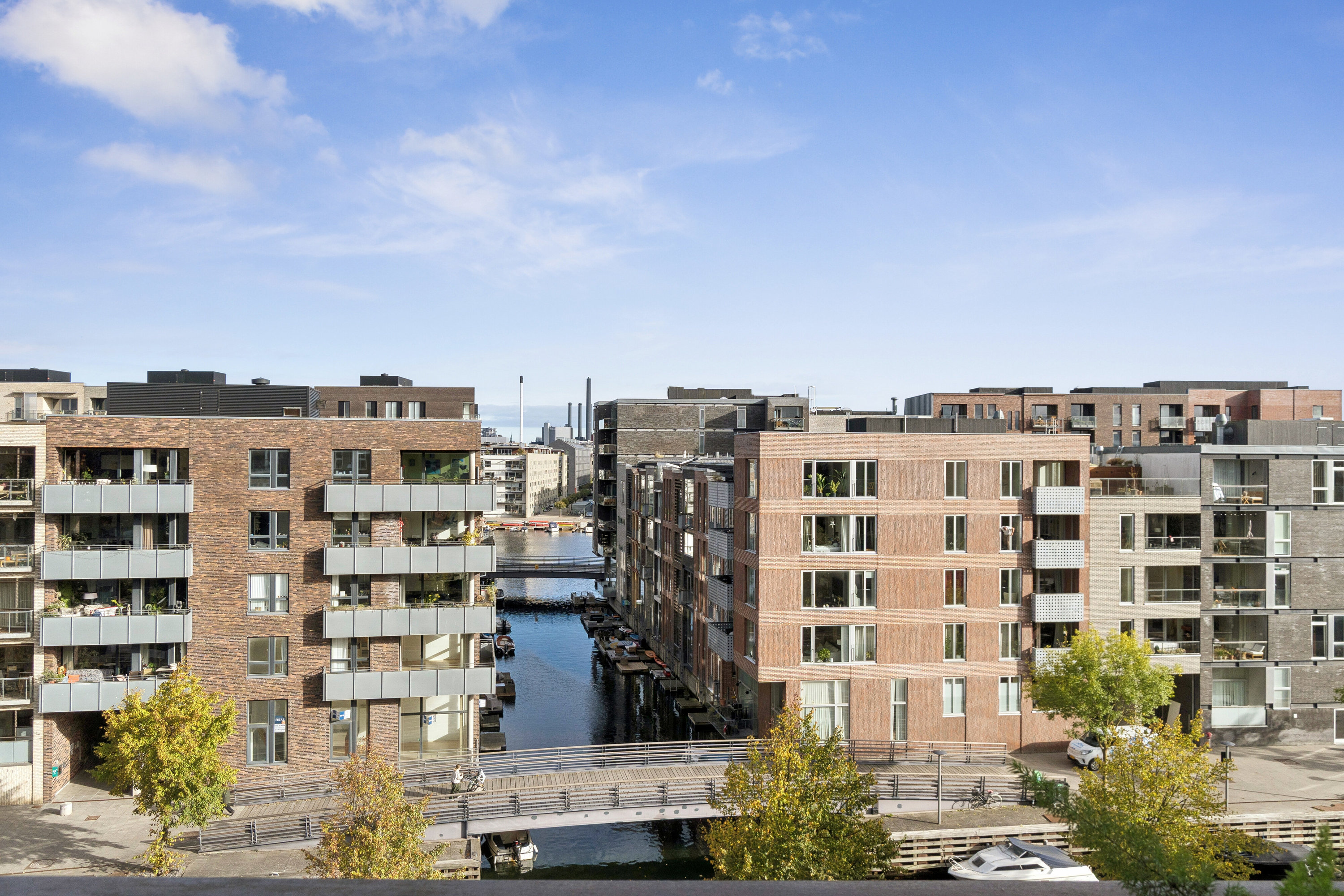 Fremhævet facade billede i fuldskærmstilstand. Billede af Monica Zetterlunds Vej 23, 4. tv., 2450 København SV