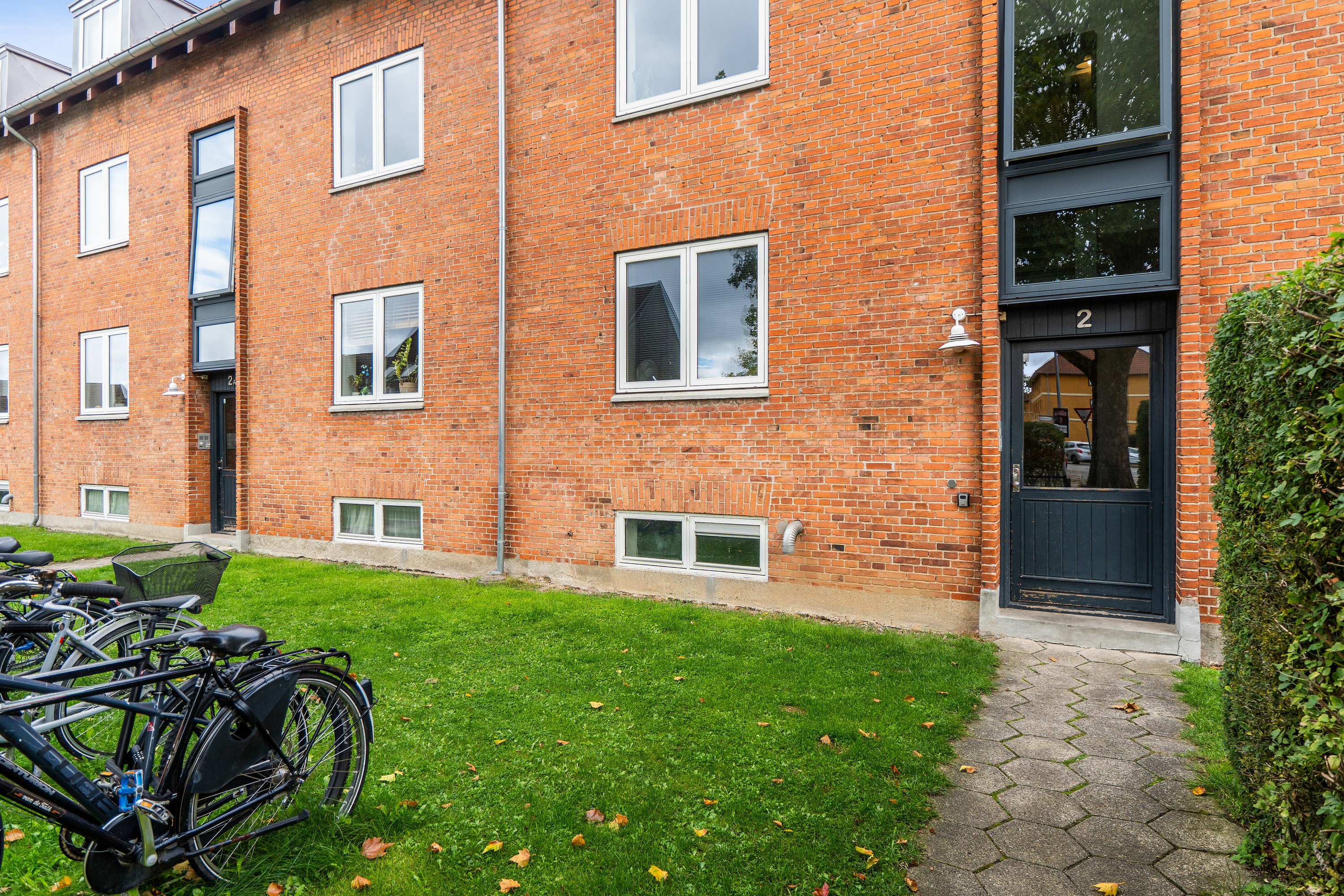 Fremhævet set fra haven billede i fuldskærmstilstand. Billede af Dansborg Alle 2, 1. tv., 2650 Hvidovre