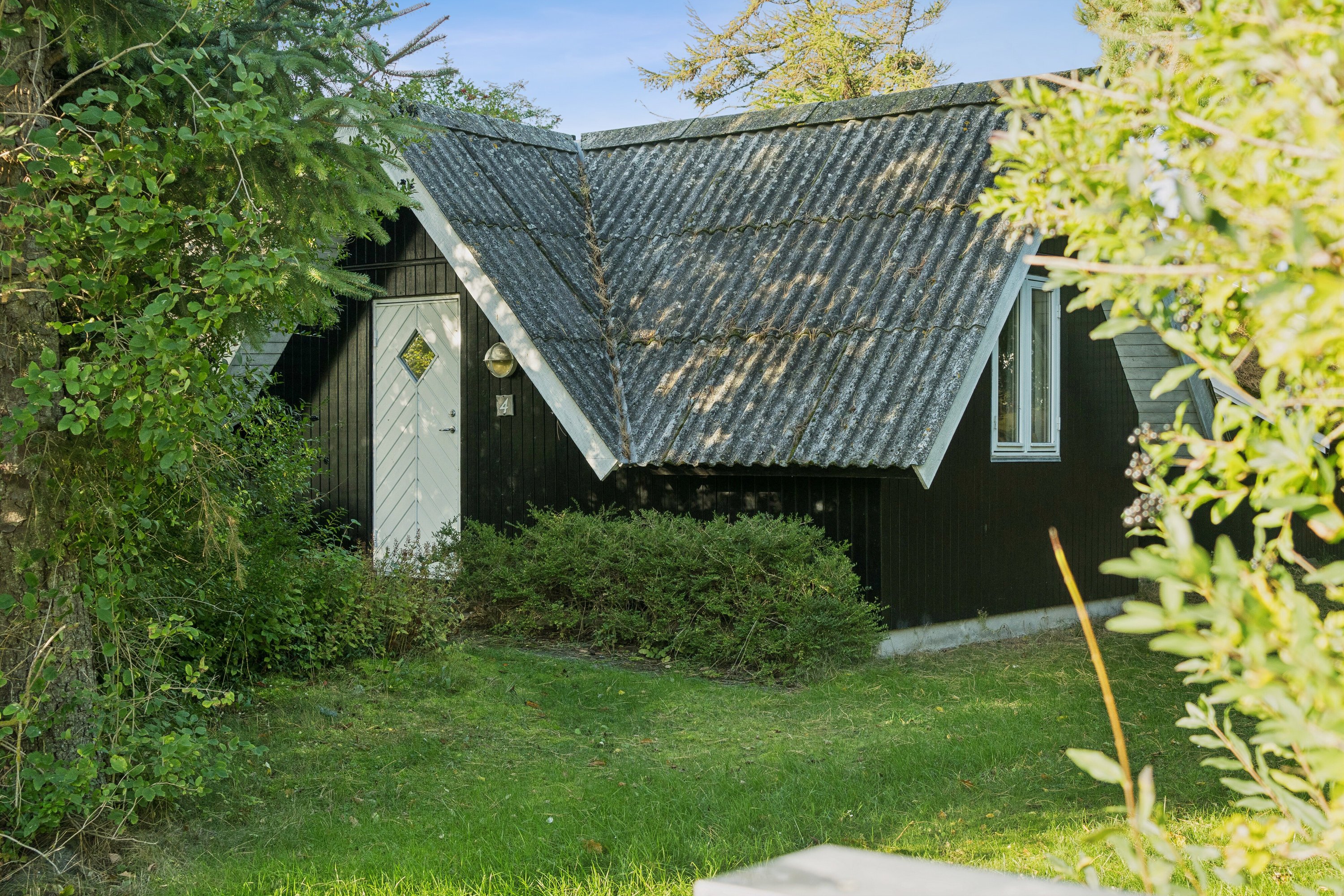 Fremhævet set fra haven billede i fuldskærmstilstand. Billede af Sløruglevej 4, Ll Kongsmark, 4200 Slagelse