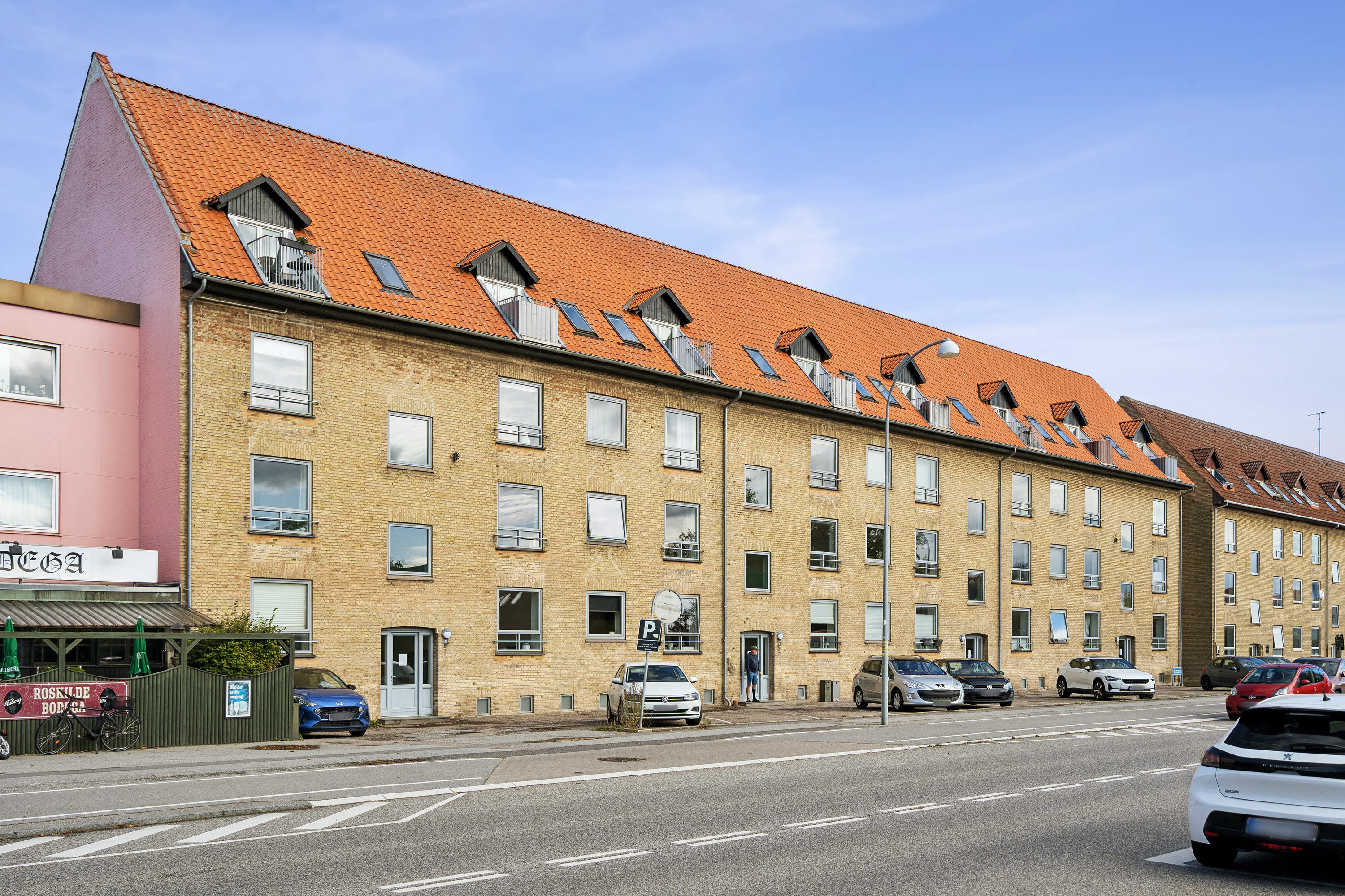 Fremhævet set fra vejen billede i fuldskærmstilstand. Billede af Holbækvej 30, 1. th., 4000 Roskilde