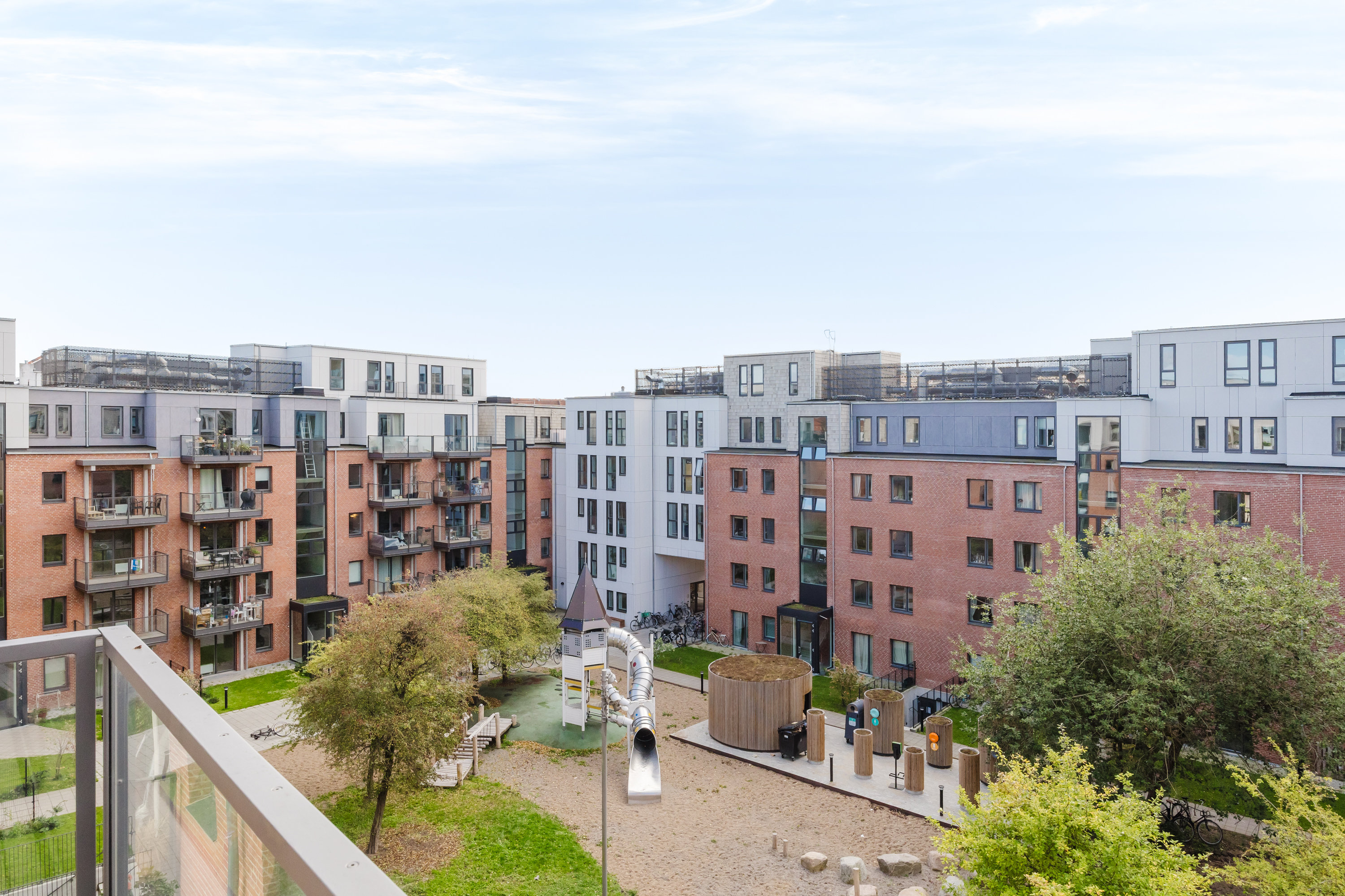 Fremhævet andet billede i fuldskærmstilstand. Billede af Mjølnerparken 32, 4. th., 2200 København N