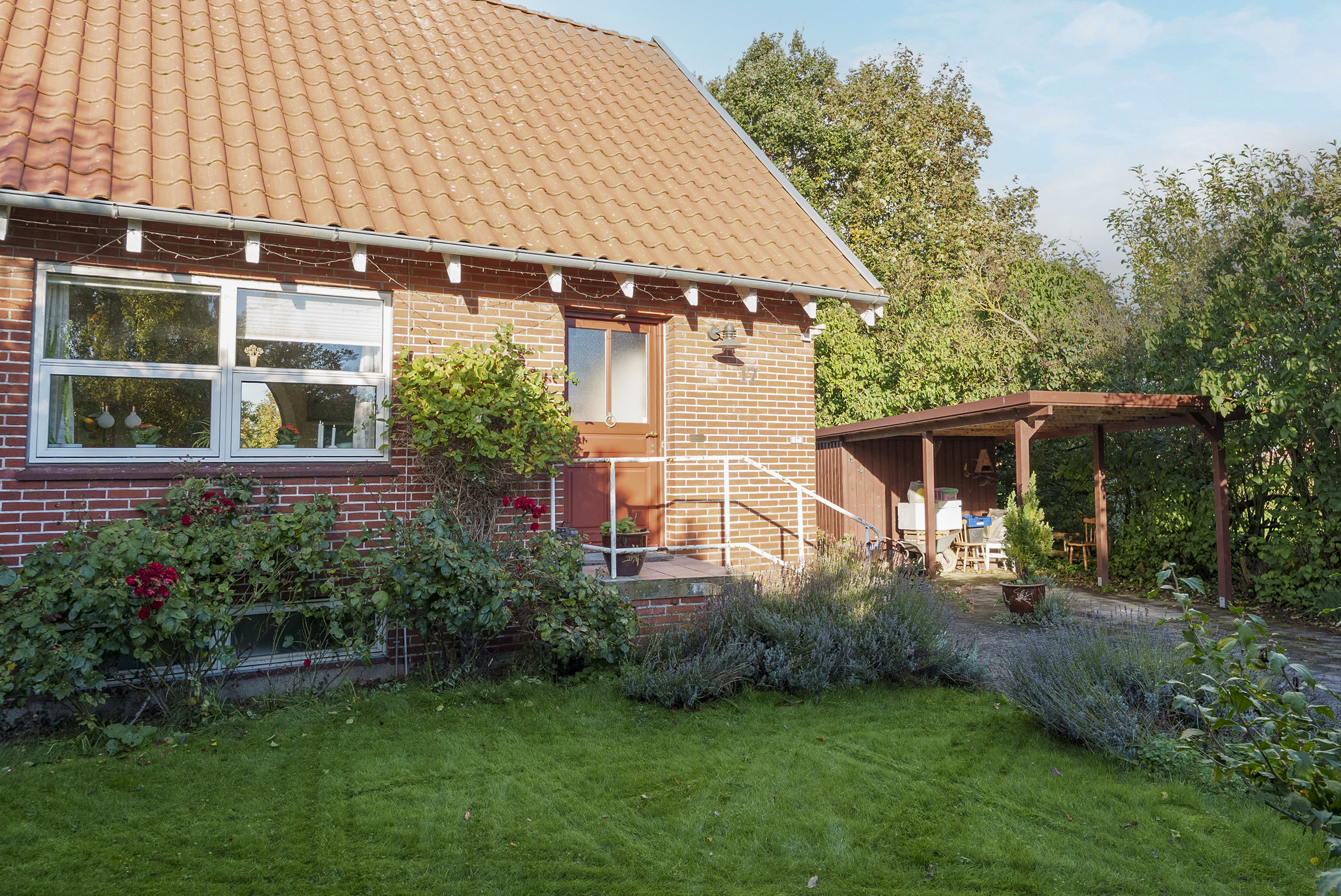 Fremhævet facade billede i fuldskærmstilstand. Billede af Odensegyden 17, Allesø, 5270 Odense N