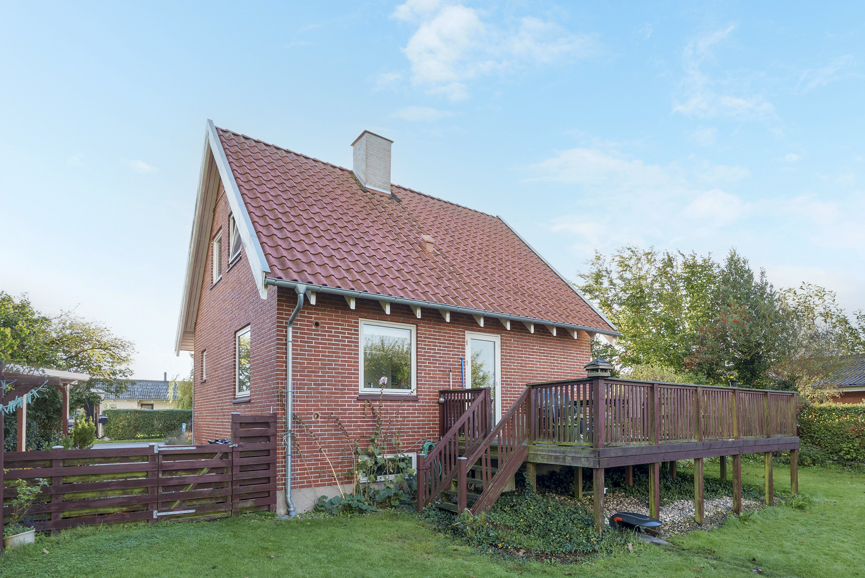 Fremhævet facade billede i fuldskærmstilstand. Billede af Odensegyden 17, Allesø, 5270 Odense N