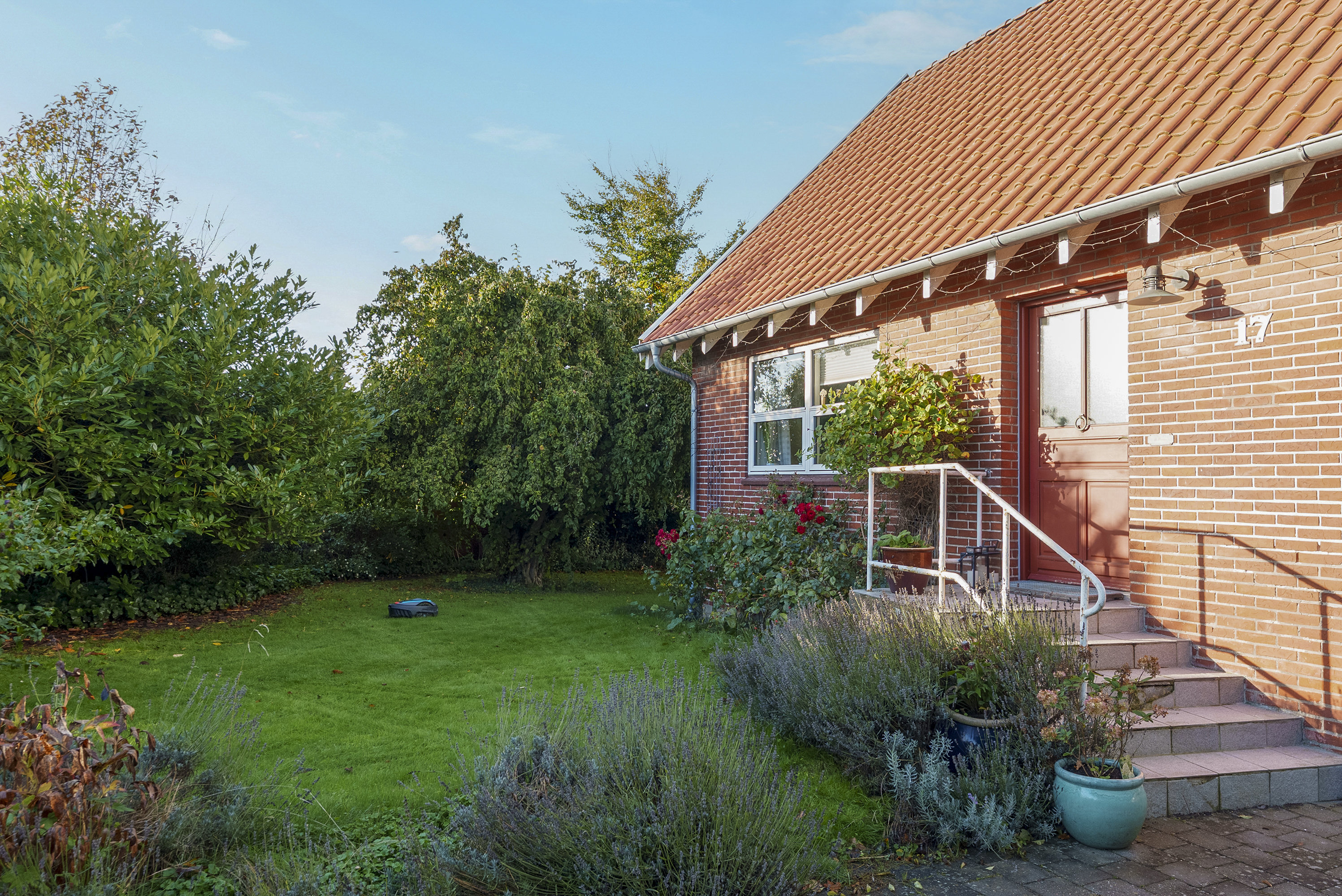 Fremhævet facade billede i fuldskærmstilstand. Billede af Odensegyden 17, Allesø, 5270 Odense N