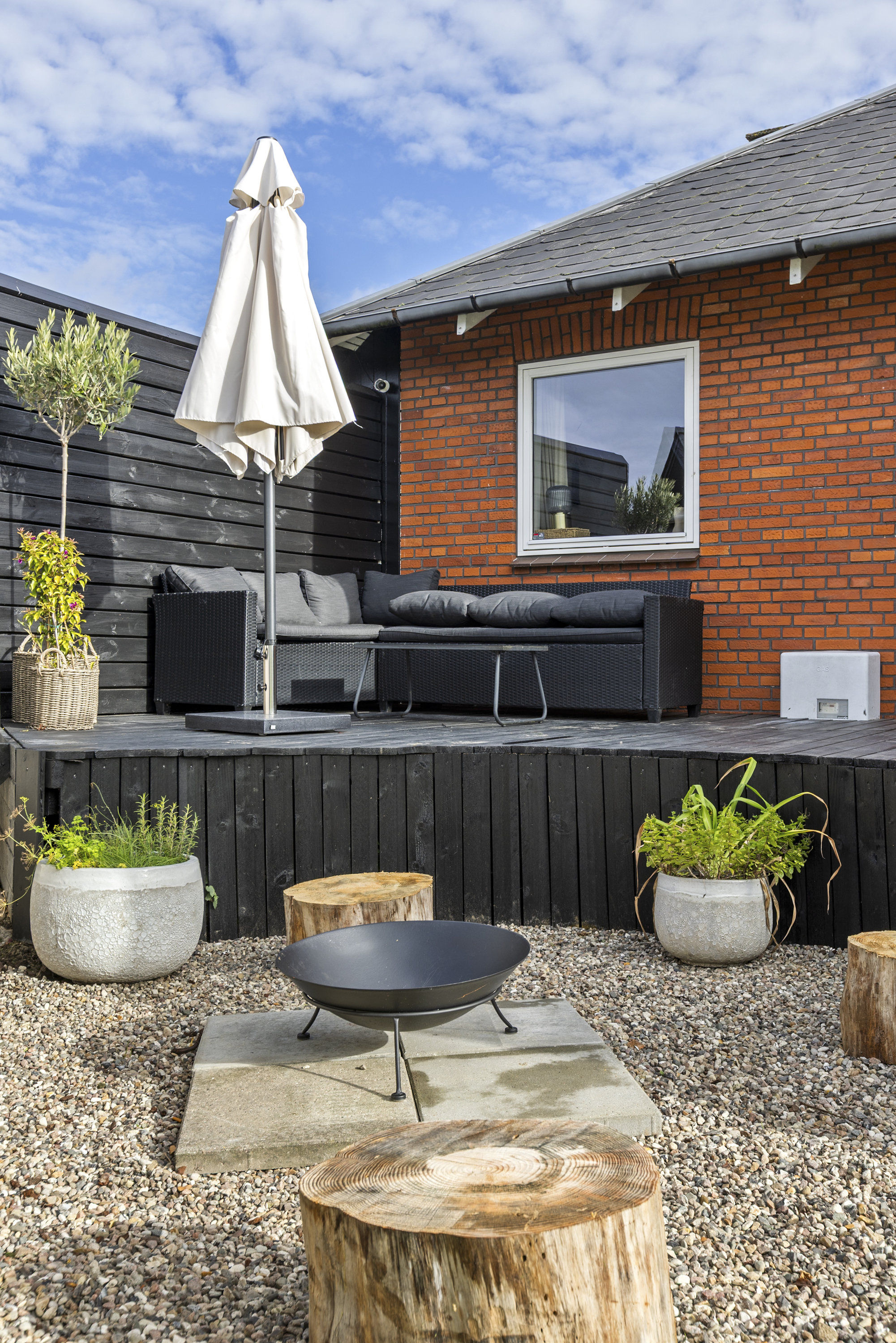 Fremhævet terrasse billede i fuldskærmstilstand. Billede af Bakkevej 12, Vedde, 4295 Stenlille