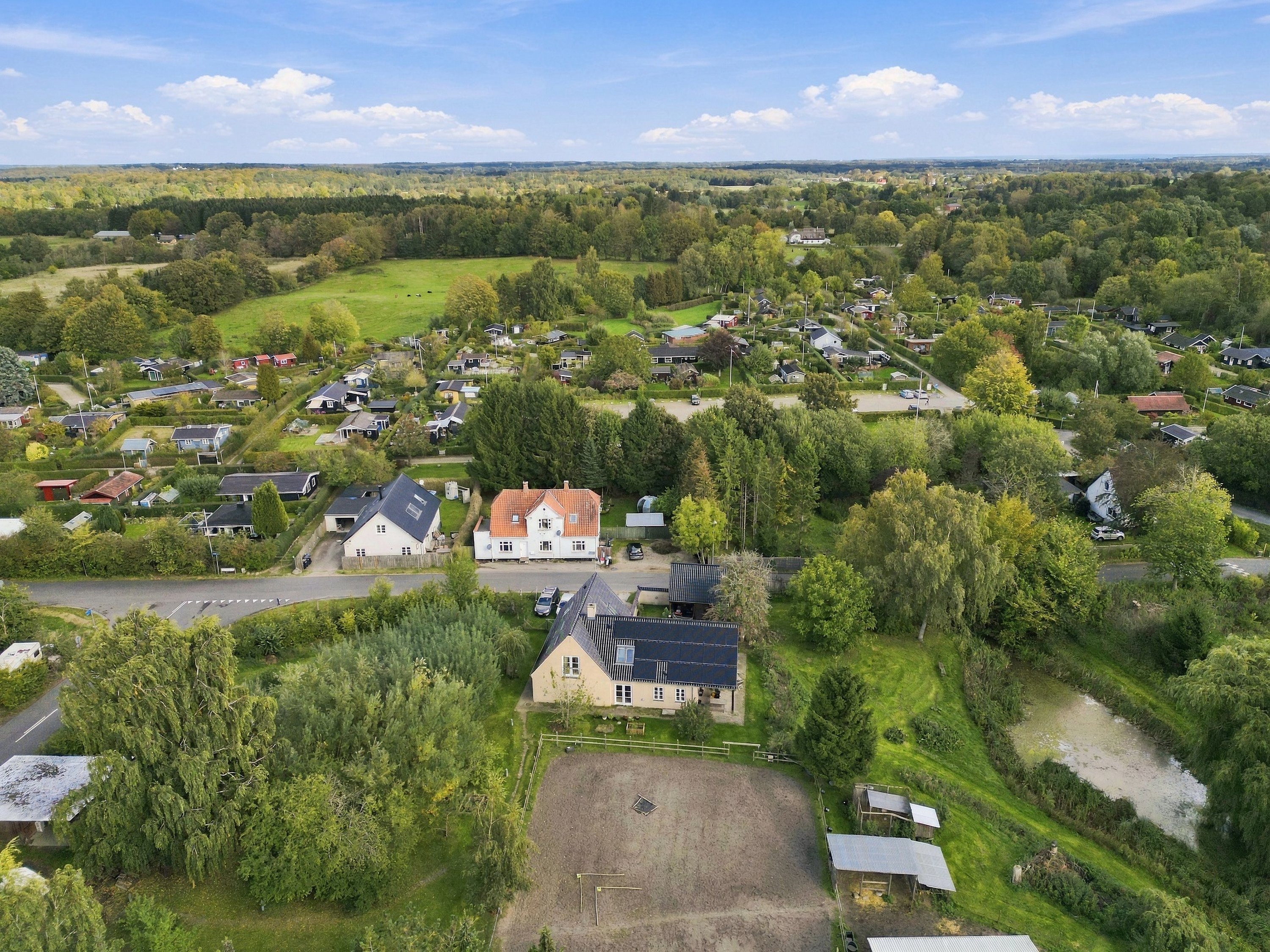 Fremhævet luftfoto billede i fuldskærmstilstand. Billede af Kulsviervej 16, 3400 Hillerød
