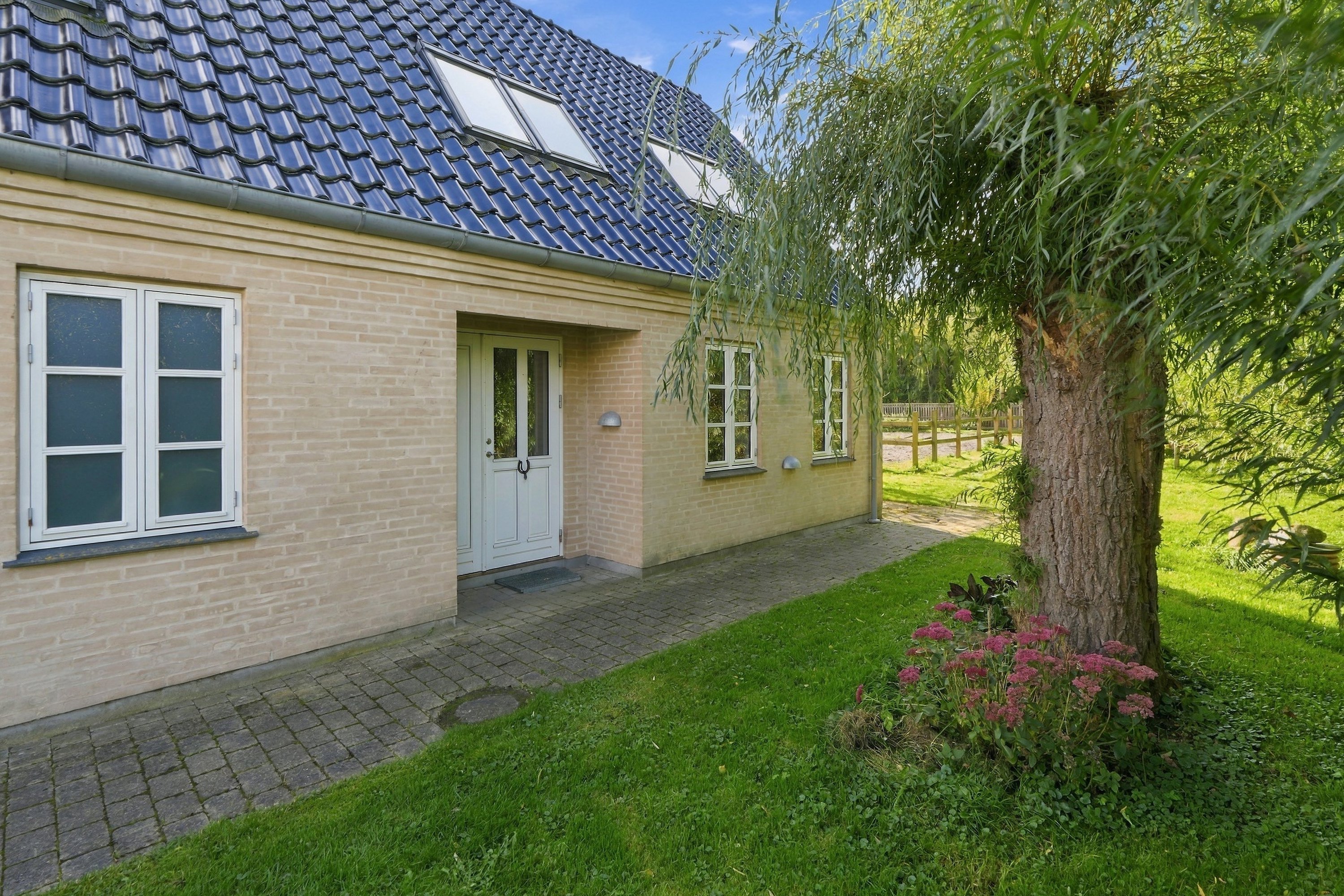 Fremhævet facade billede i fuldskærmstilstand. Billede af Kulsviervej 16, 3400 Hillerød