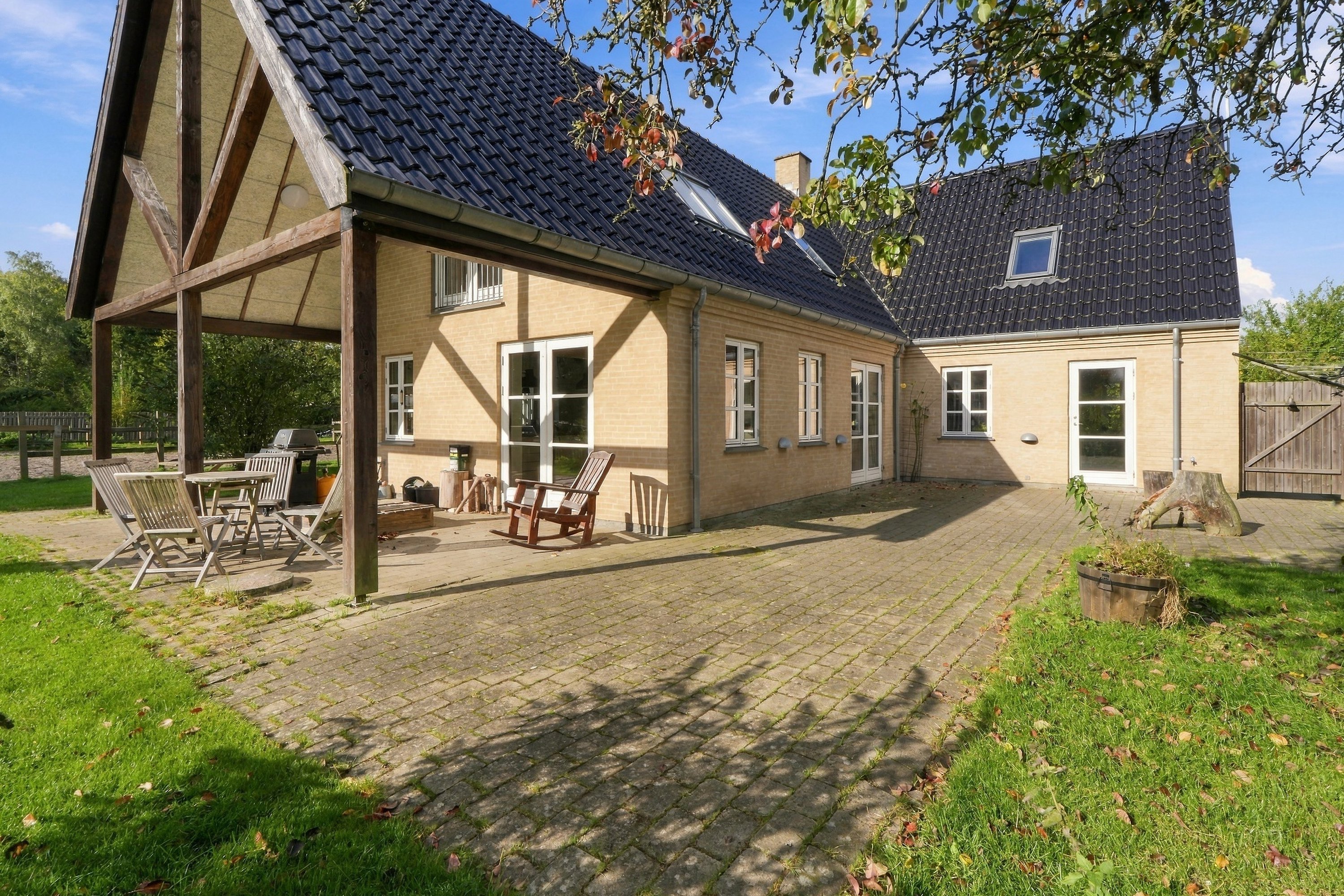 Fremhævet facade billede i fuldskærmstilstand. Billede af Kulsviervej 16, 3400 Hillerød