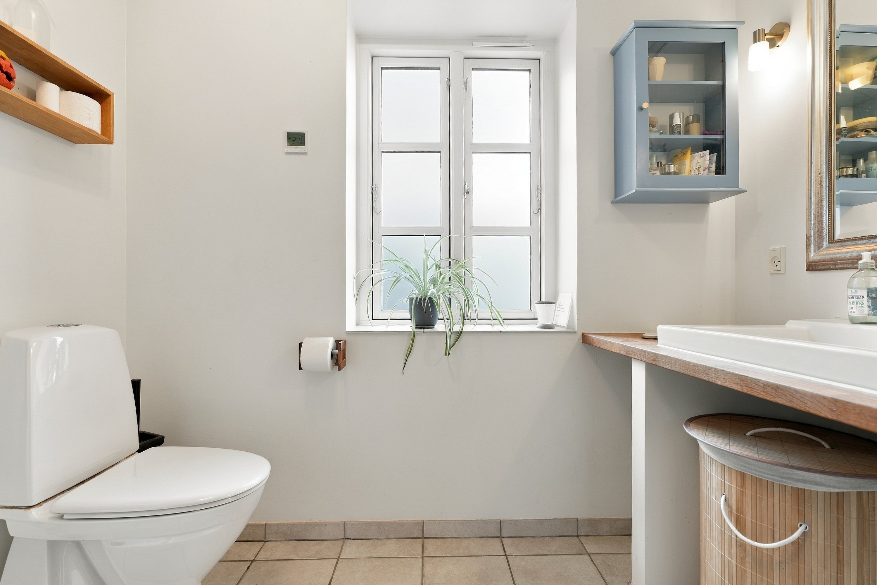 Fremhævet toilet billede i fuldskærmstilstand. Billede af Kulsviervej 16, 3400 Hillerød