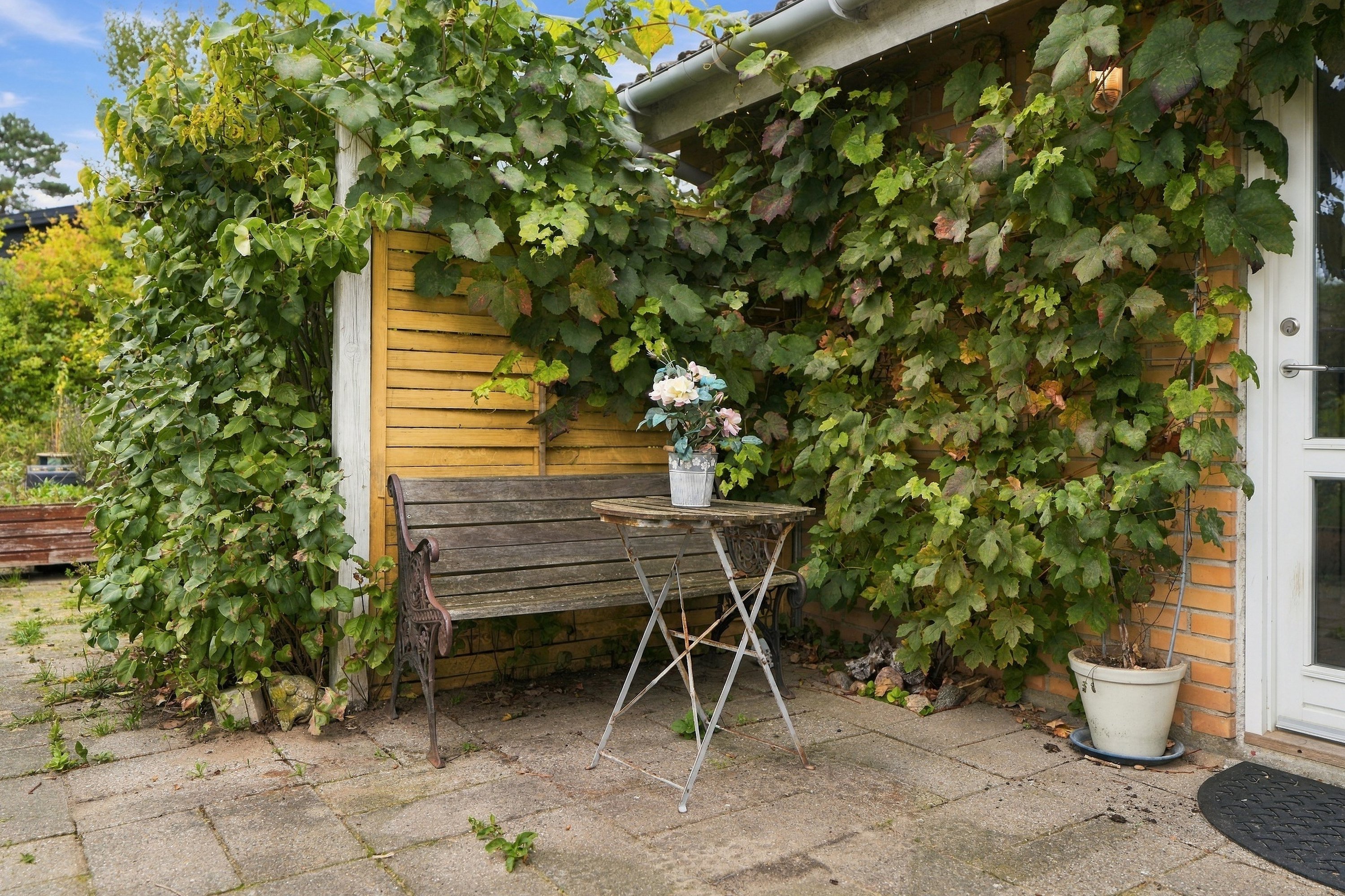 Fremhævet terrasse billede i fuldskærmstilstand. Billede af Granvej 5, Tulstrup, 3400 Hillerød