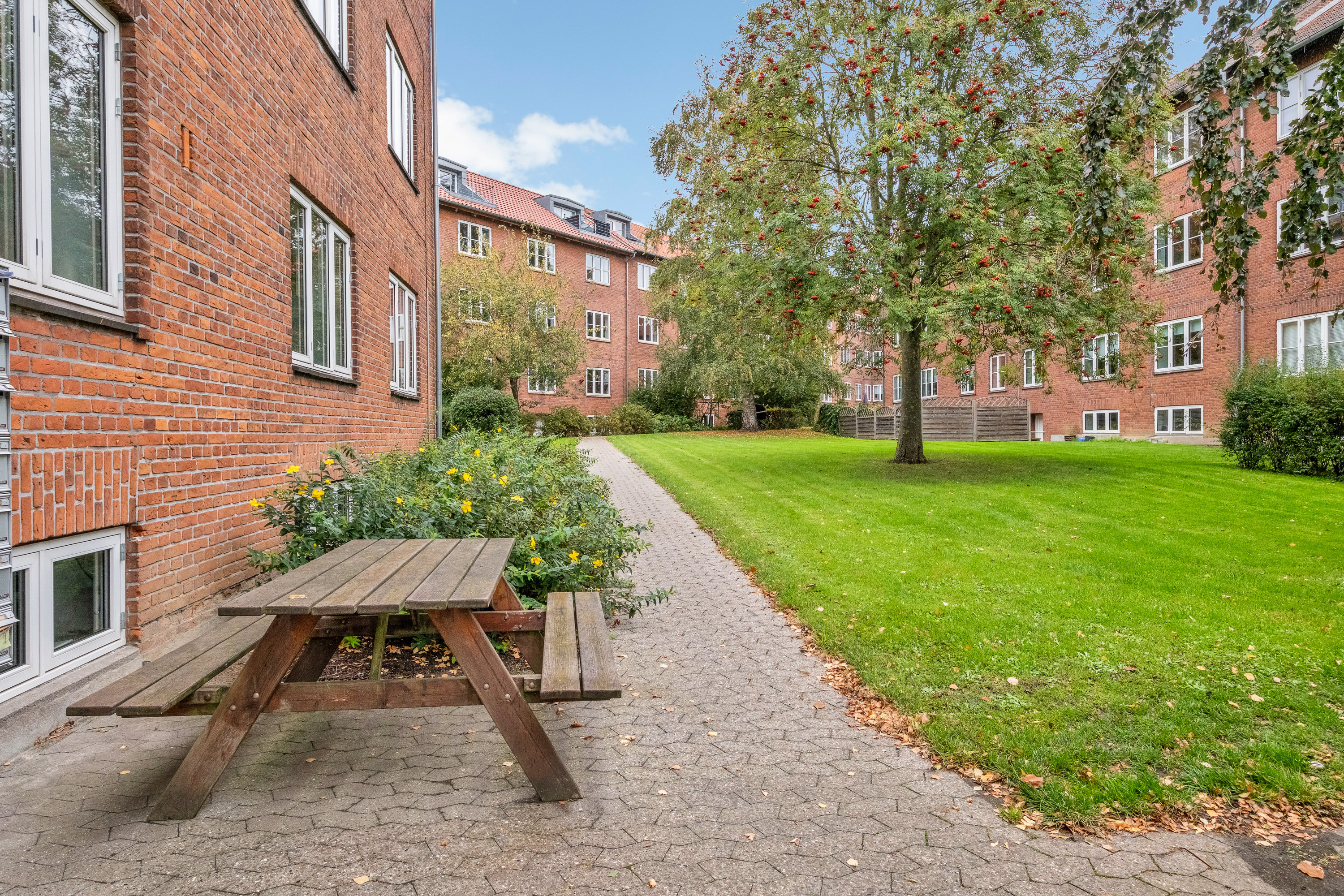 Fremhævet gårdmiljø billede i fuldskærmstilstand. Billede af Skanderborgvej 92, st. 3., 8000 Aarhus C