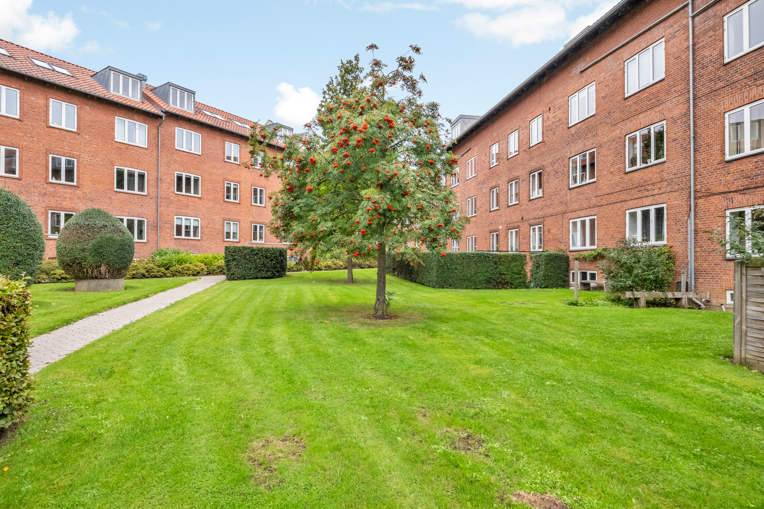 Fremhævet gårdmiljø billede i fuldskærmstilstand. Billede af Skanderborgvej 92, st. 3., 8000 Aarhus C