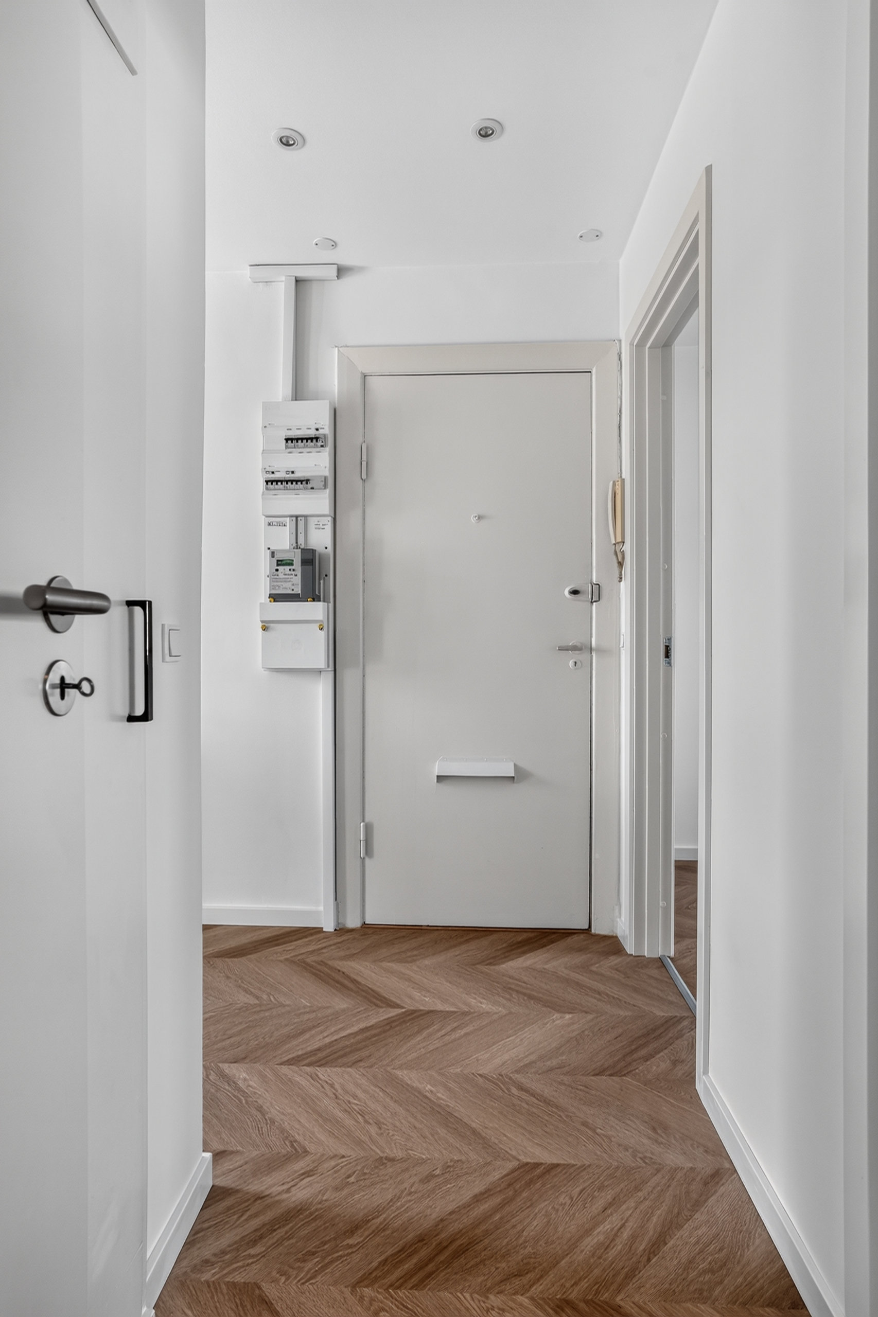 Fremhævet entré billede i fuldskærmstilstand. Billede af Engelsborgvej 28D, 2. th., 2800 Kongens Lyngby
