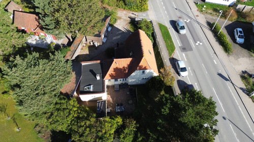 Fremhævet drone billede billede i fuldskærmstilstand. Billede af Smidstrup Strandvej 26, 3250 Gilleleje