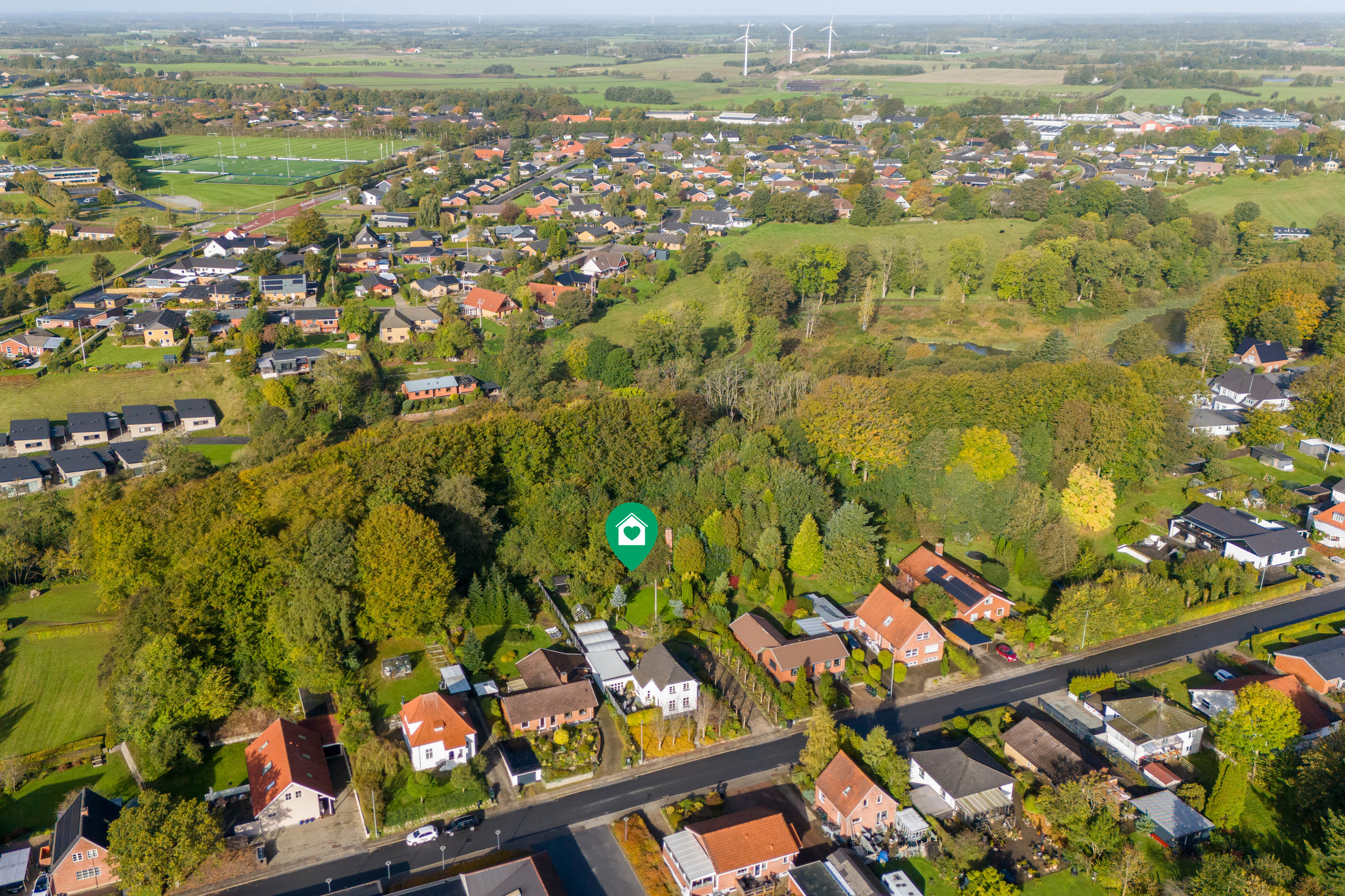 Fremhævet luftfoto billede i fuldskærmstilstand. Billede af Iver Dahlsvej 11, 6640 Lunderskov