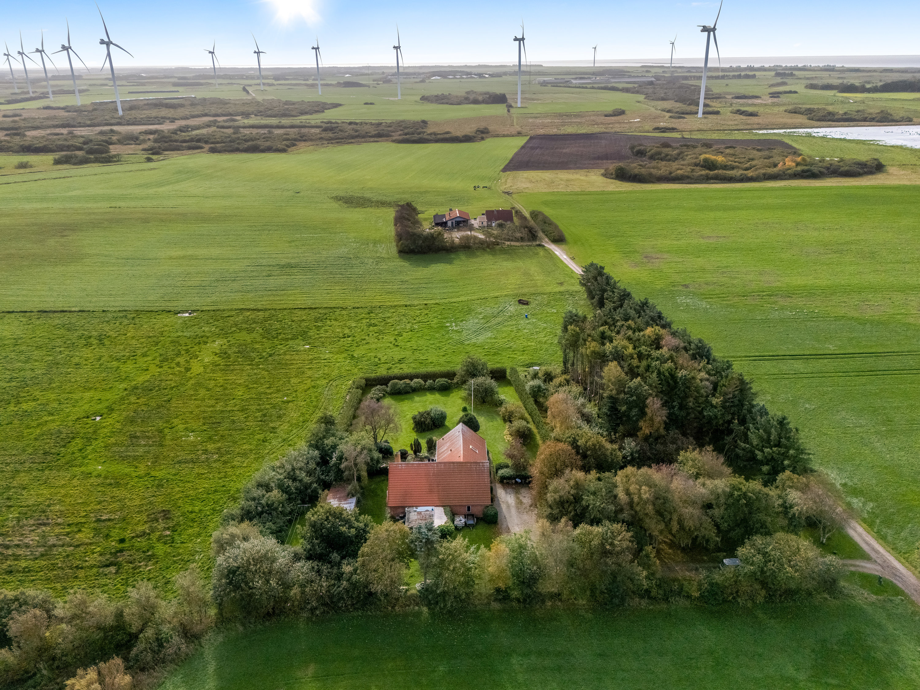 Fremhævet luftfoto billede i fuldskærmstilstand. Billede af Engholmvej 3, Lem, 6950 Ringkøbing