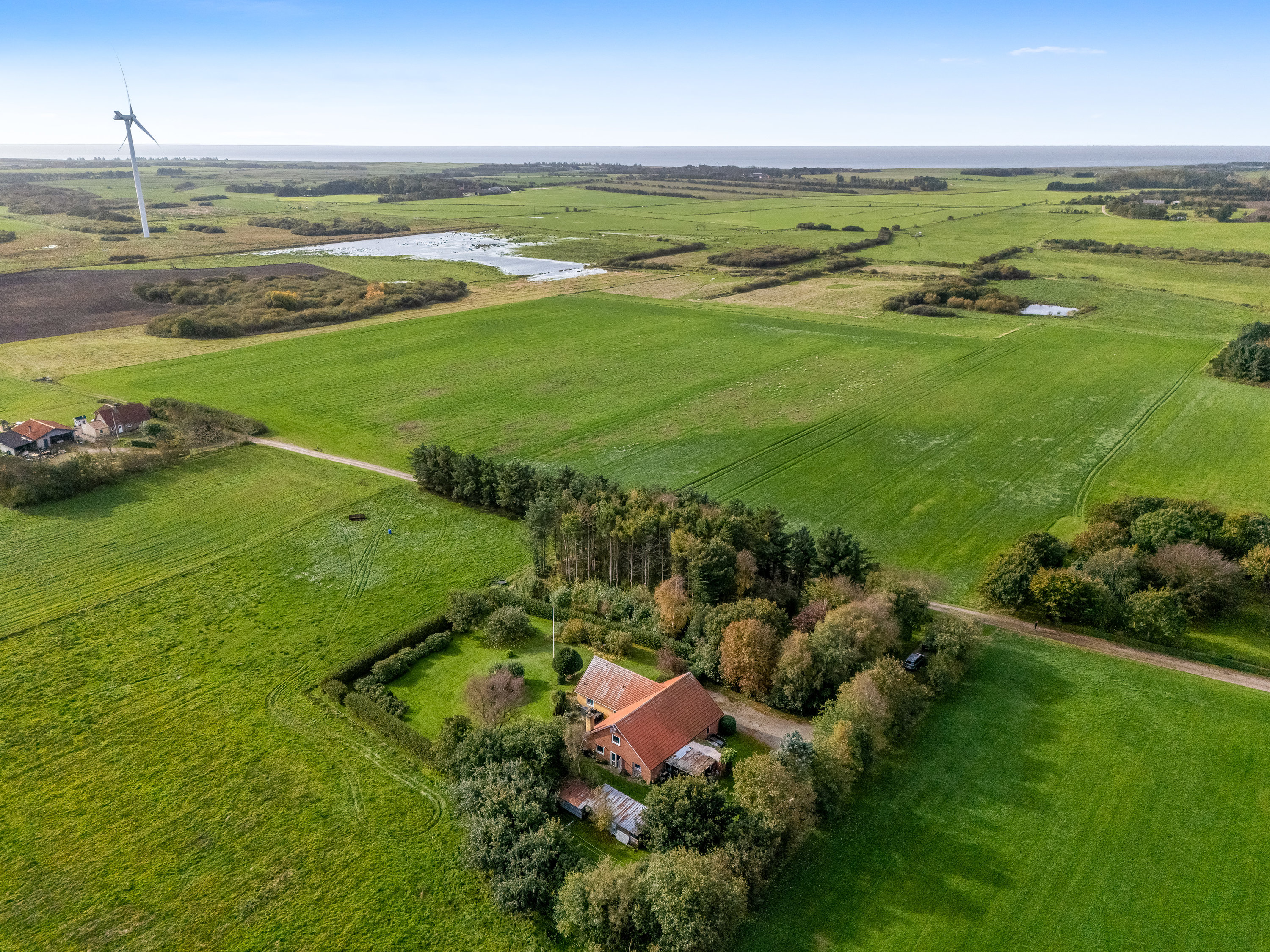 Fremhævet luftfoto billede i fuldskærmstilstand. Billede af Engholmvej 3, Lem, 6950 Ringkøbing