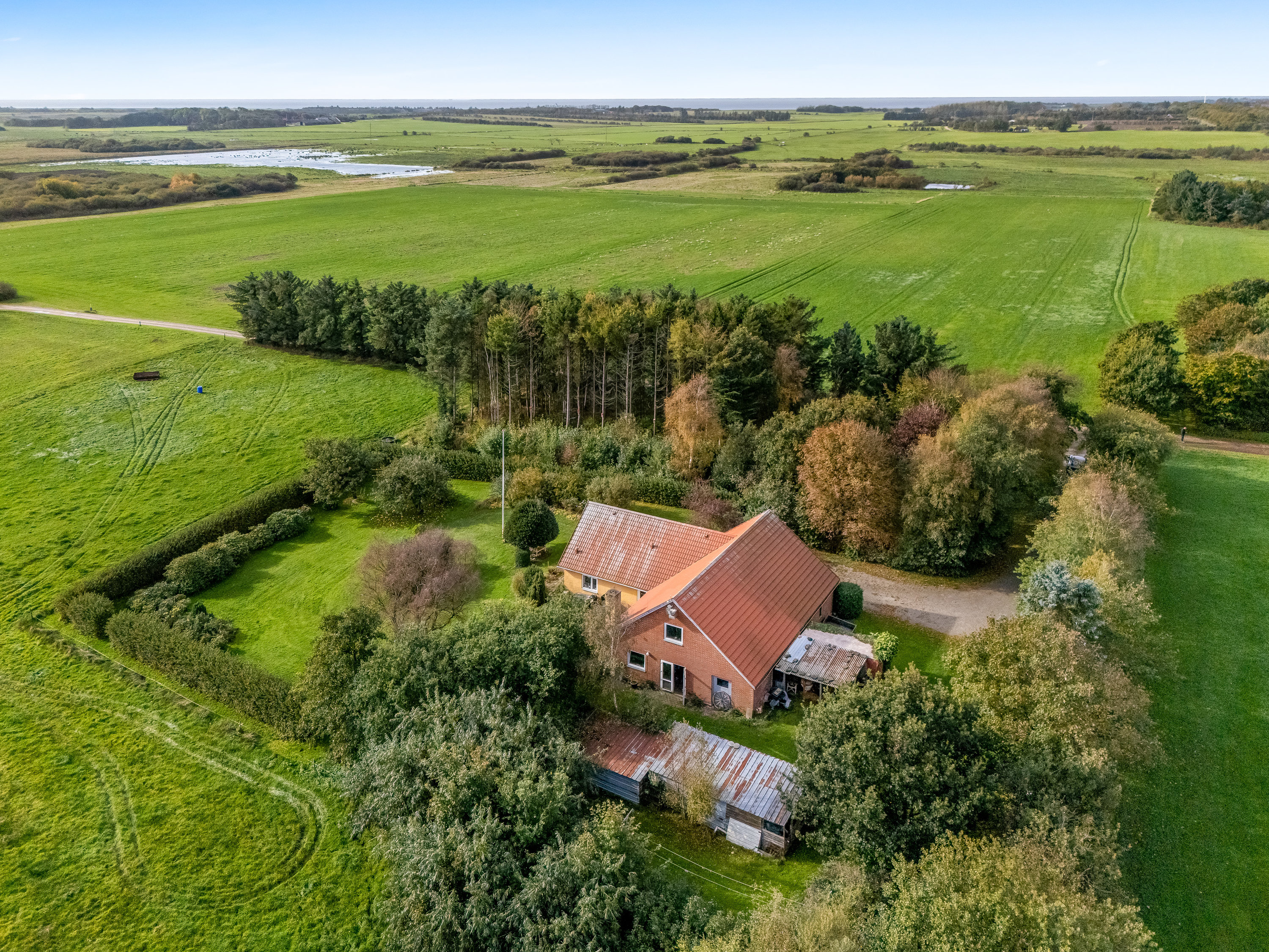 Fremhævet luftfoto billede i fuldskærmstilstand. Billede af Engholmvej 3, Lem, 6950 Ringkøbing