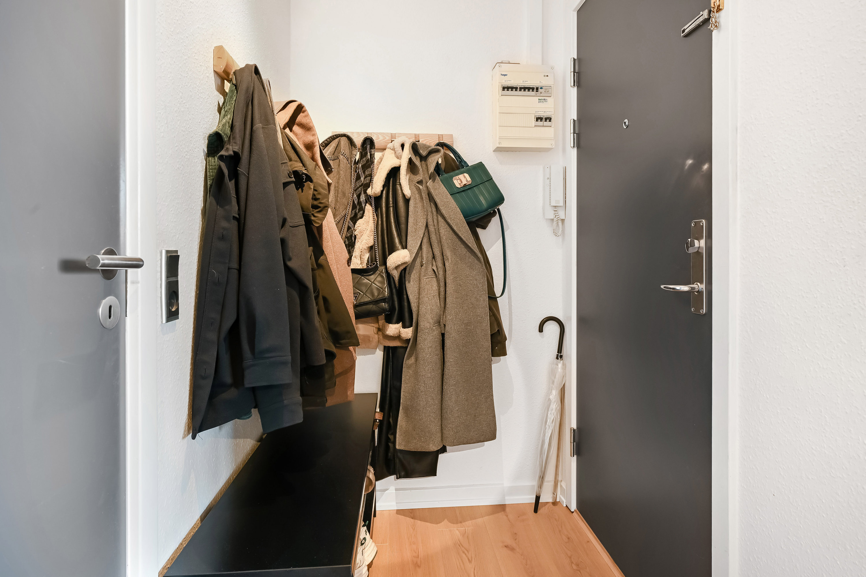 Fremhævet entré billede i fuldskærmstilstand. Billede af Cort Adelers Gade 13, 3. tv., 6700 Esbjerg