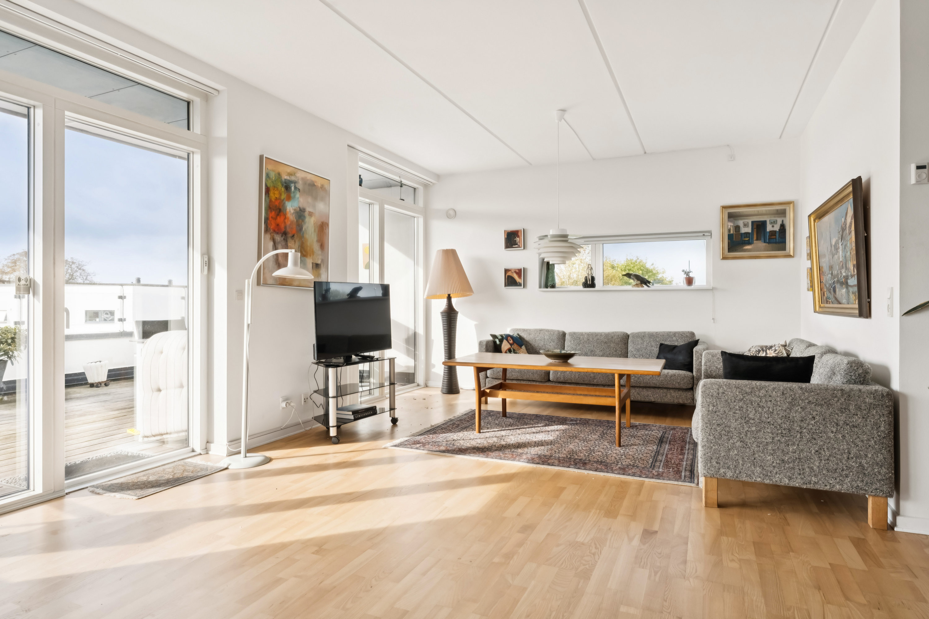 Fremhævet stue billede i fuldskærmstilstand. Billede af Nielsmindevej 6A, st. th., Gug, 9210 Aalborg SØ