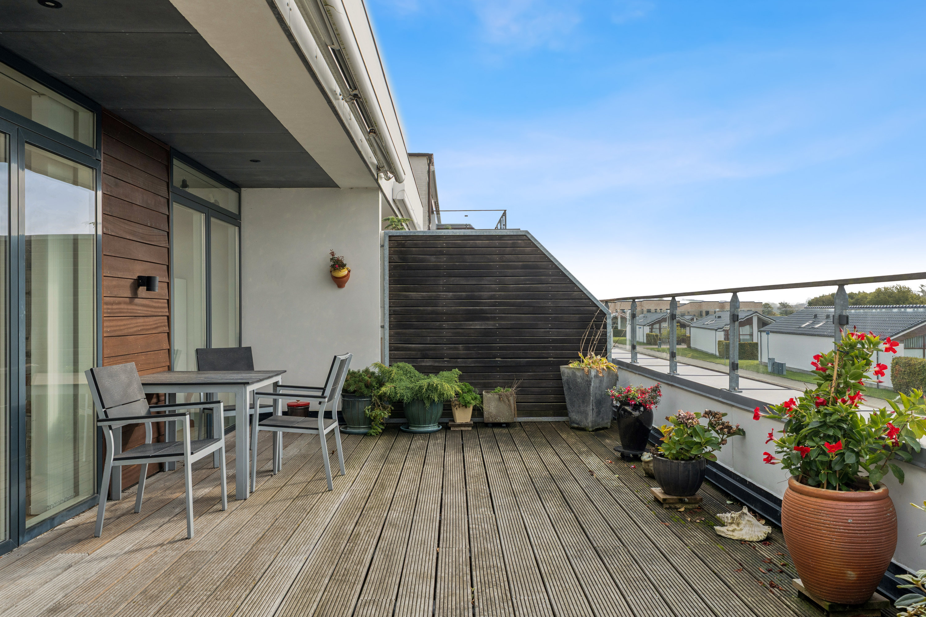 Fremhævet terrasse billede i fuldskærmstilstand. Billede af Nielsmindevej 6A, st. th., Gug, 9210 Aalborg SØ