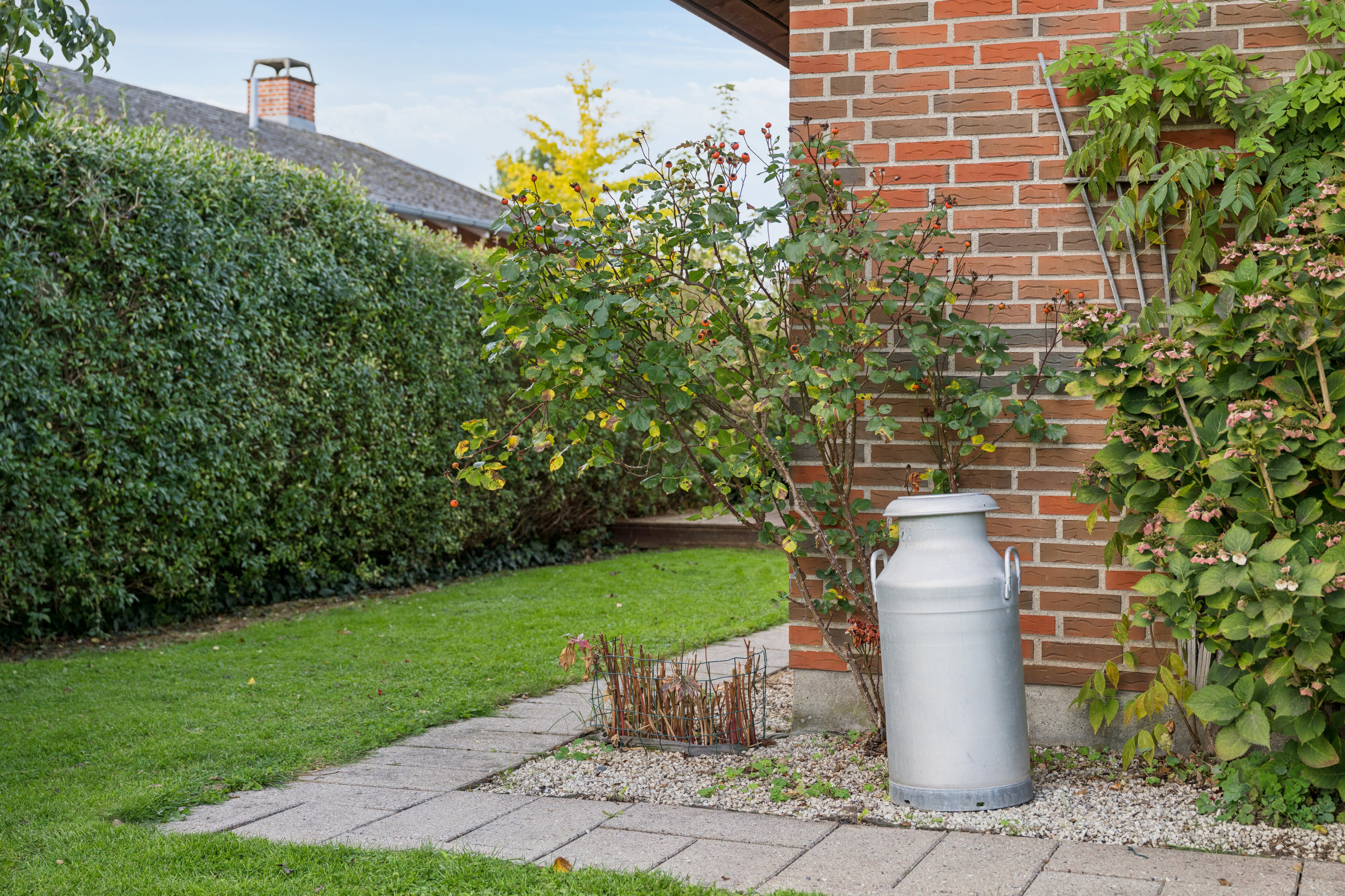 Fremhævet terrasse billede i fuldskærmstilstand. Billede af Sandhøjen 1, 2720 Vanløse