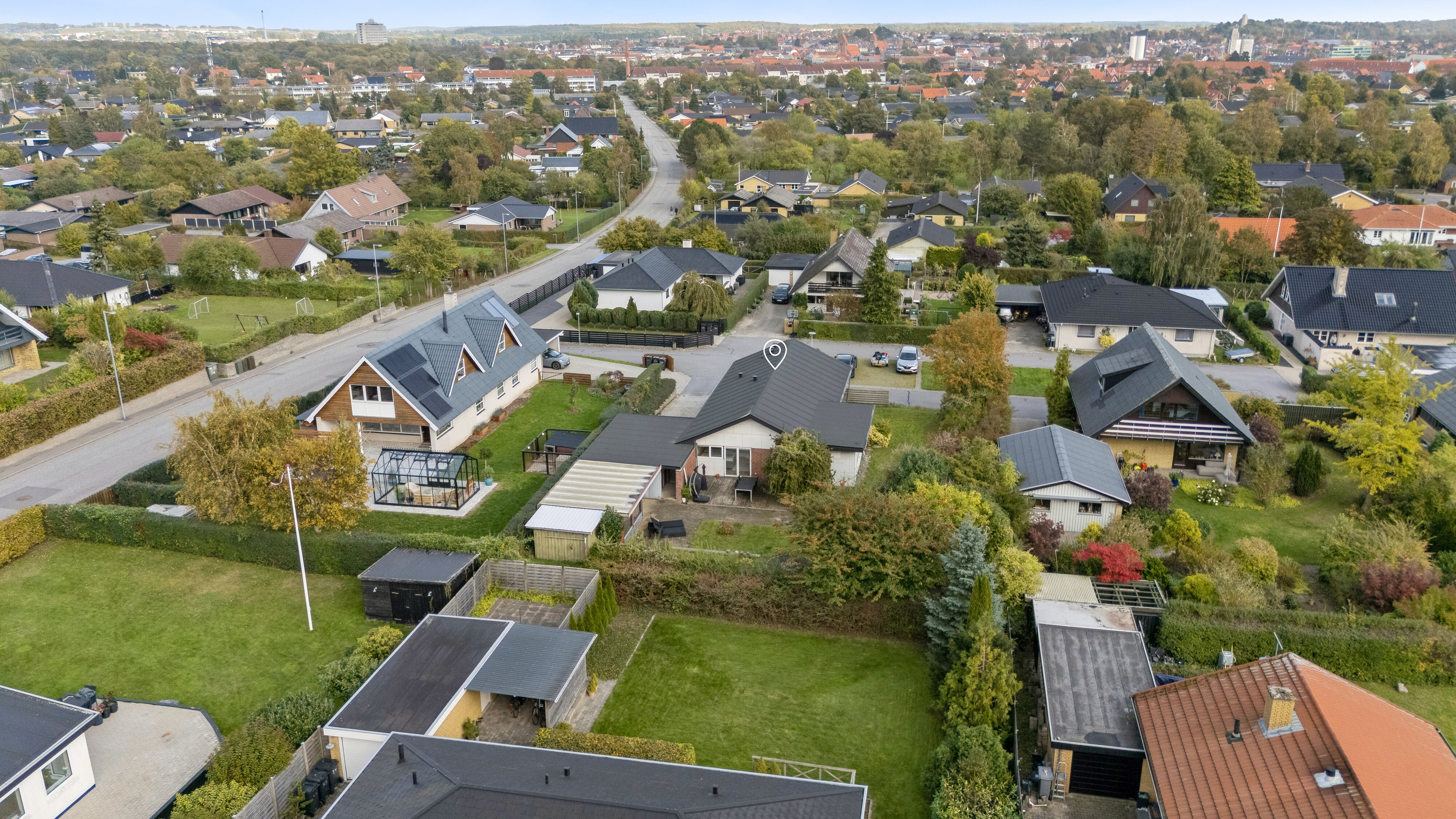 Fremhævet luftfoto billede i fuldskærmstilstand. Billede af Holbergsvej 131, 4700 Næstved